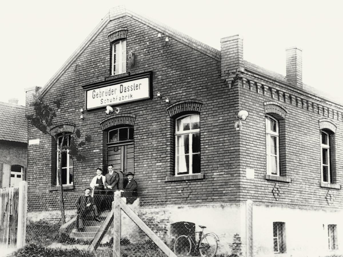 GebrDasslerSchuhfabrik 1924