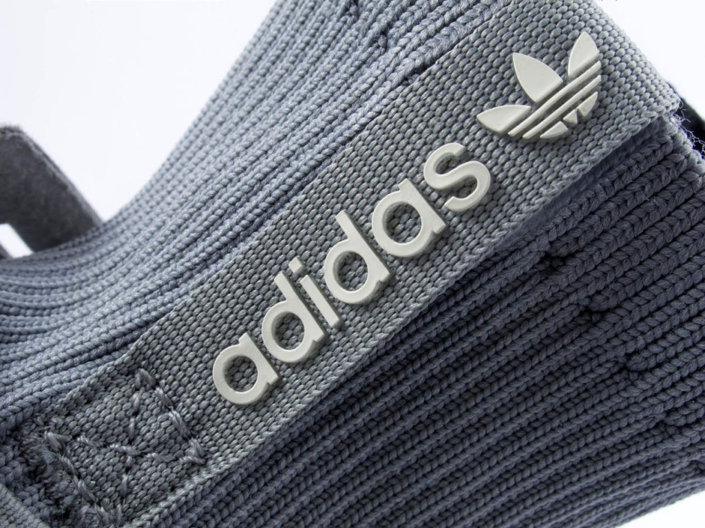Adidas Tubular логотип на носке