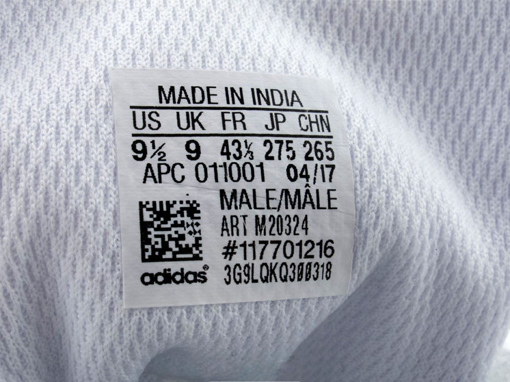 Детали на внутренней этикетке adidas