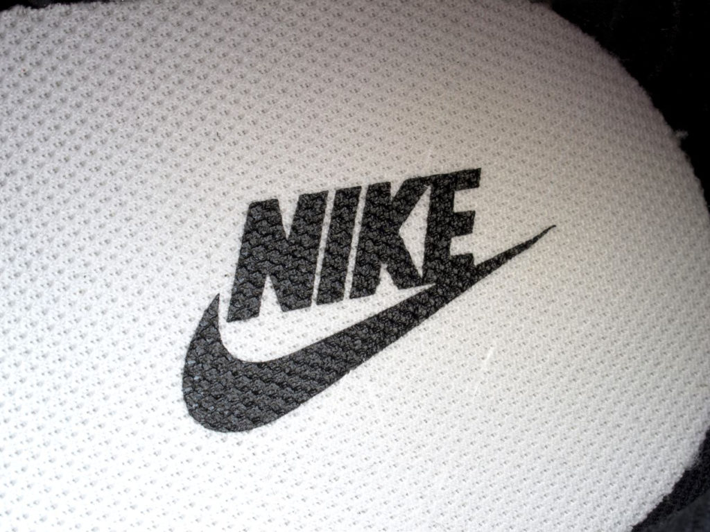 Nike Cortez логотип на стельки