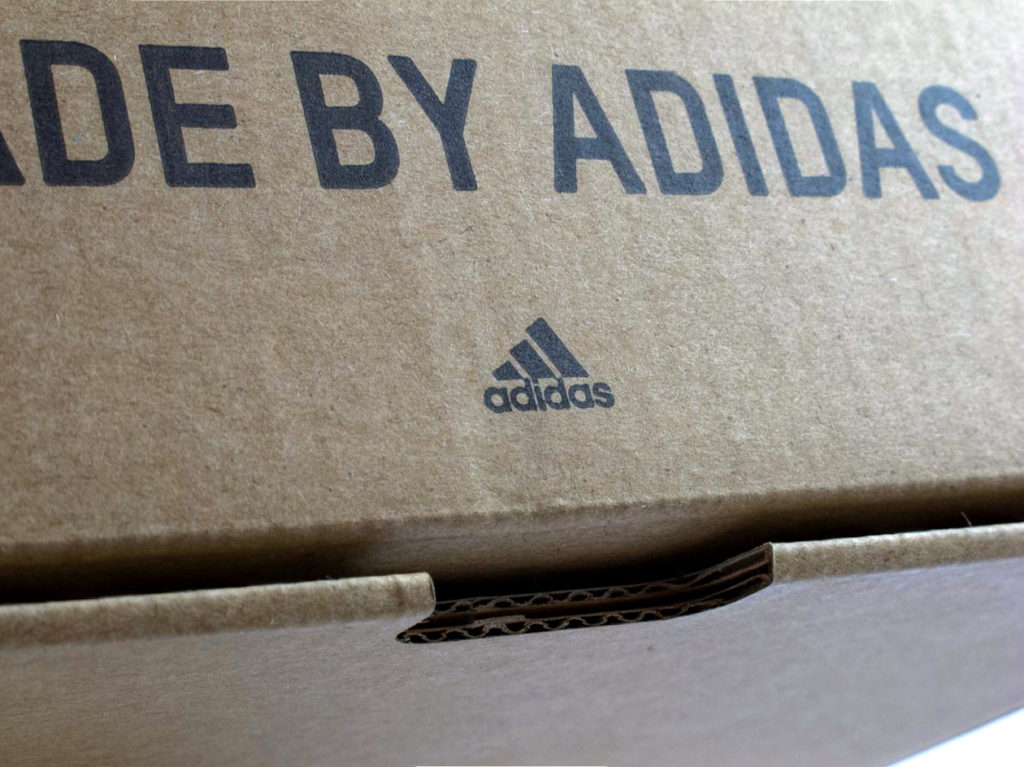 Yeezy 500 adidas коробка логотип 2