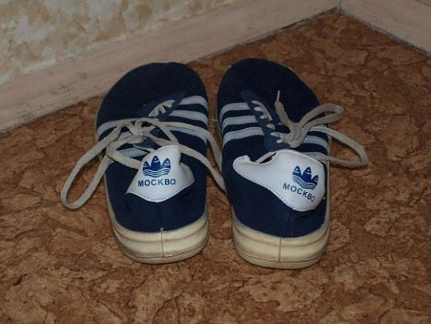 Старые кроссовки adidas