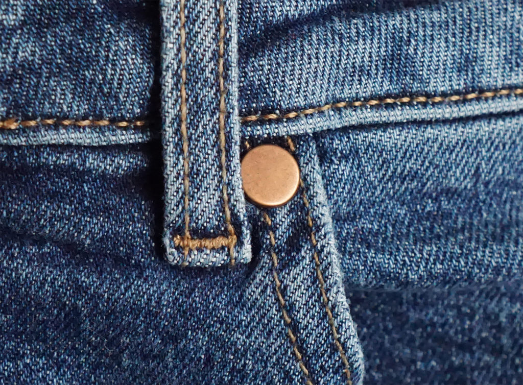 джинсы wrangler кнопка