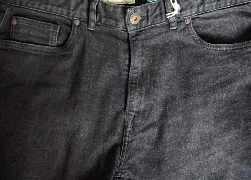 Черные джинсы next ткань