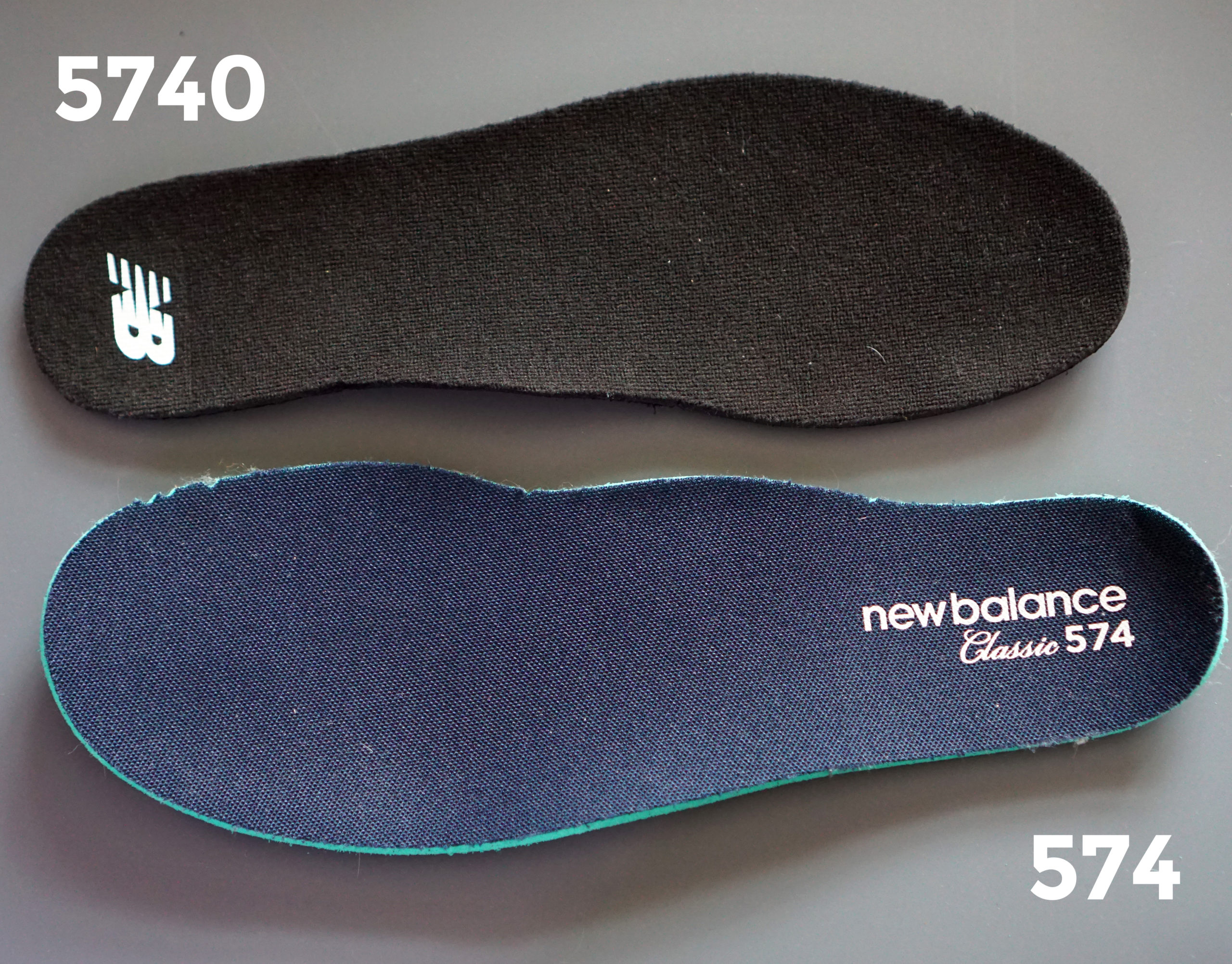 Ровно год назад компания New Balance решилась на обновление своей самой популярной модели - New Balance 574. Новая модель получила название 5740 и вобрала в себя все самые современные тренды. Кроме того 5740 отдает дань знаменитым New Balance 327 благодаря большому логотипу, а также самим 574м и дизайну 1990х благодаря двухцветной подошве. Ровно год назад компания New Balance решилась на обновление своей самой популярной модели - New Balance 574. Новая модель получила название 5740 и вобрала в себя все самые современные тренды. Кроме того 5740 отдает дань знаменитым New Balance 327 благодаря большому логотипу, а также самим 574м и дизайну 1990х благодаря двухцветной подошве.
