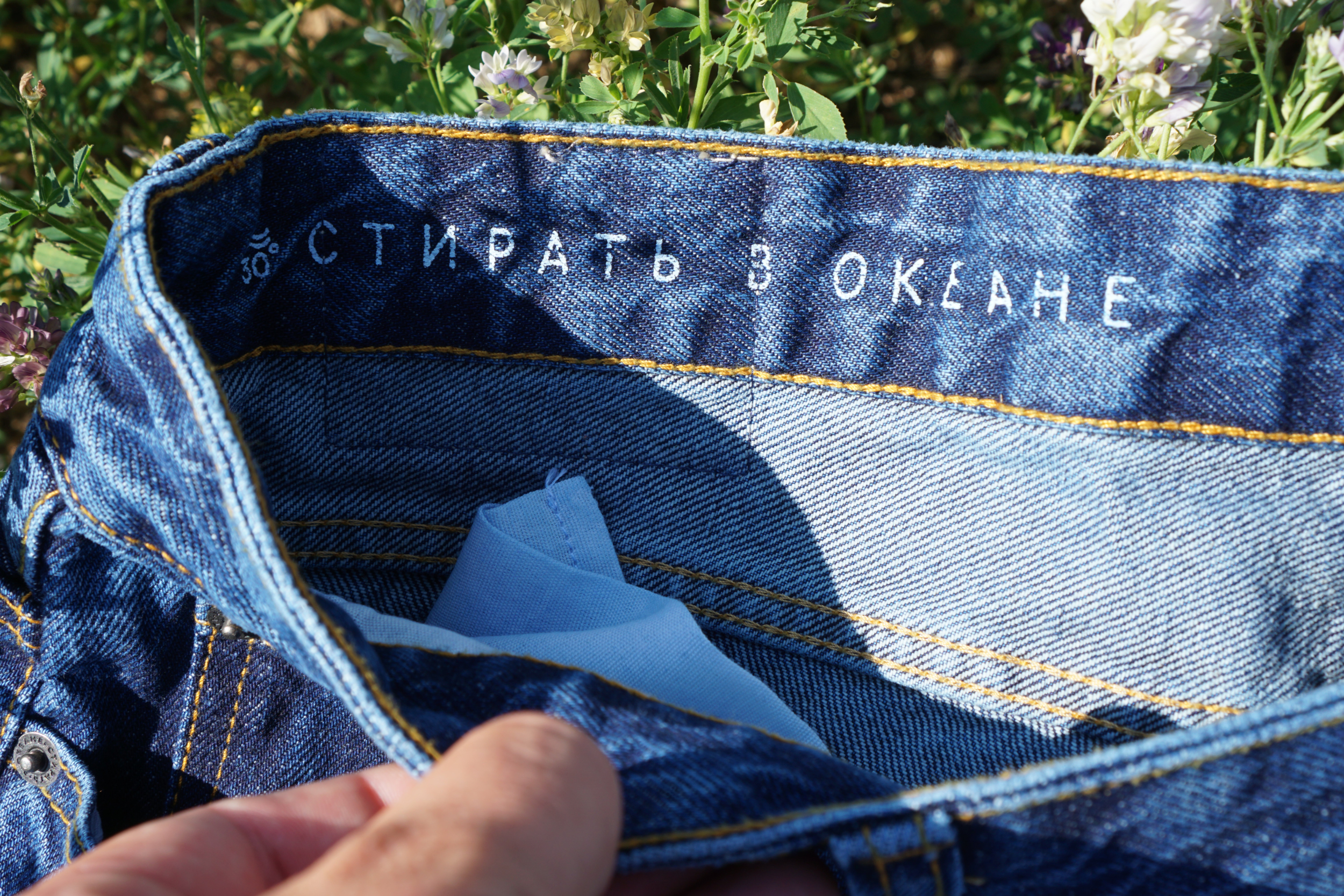 Бренд Miracle Apparel уже не первый год создает джинсы, и я знаю про этот бренд уже достаточно давно. Историю этого бренда я опубликовал еще в 2017, а позже добавлял бренд в свои подборки российского денима. Мне близок обстоятельный и вдумчивый подход в создании чего бы то ни было, а также бережное отношение к тому, что нас окружает, поэтому мне нравится философия бренда, а также увлеченность команды бренда свободой, которую дарят путешествия. Бренд Miracle Apparel уже не первый год создает джинсы, и я знаю про этот бренд уже достаточно давно. Историю этого бренда я опубликовал еще в 2017, а позже добавлял бренд в свои подборки российского денима. Мне близок обстоятельный и вдумчивый подход в создании чего бы то ни было, а также бережное отношение к тому, что нас окружает, поэтому мне нравится философия бренда, а также увлеченность команды бренда свободой, которую дарят путешествия.