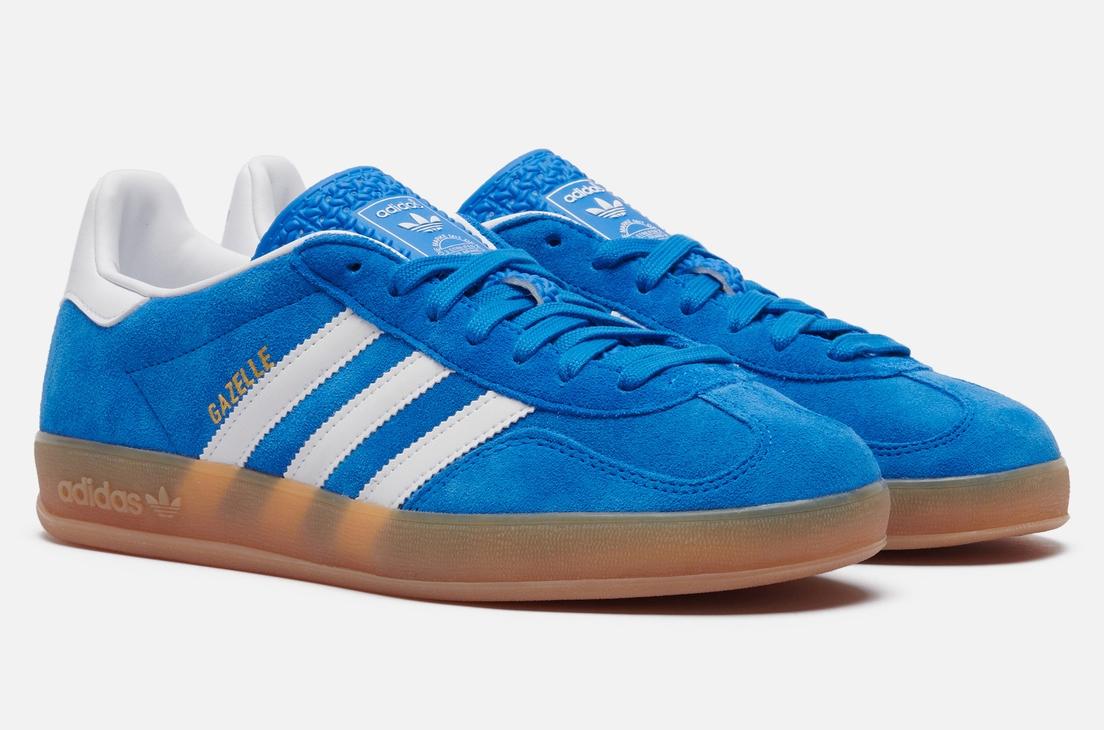 На мой взгляд именно adidas, как никто другой, умеет преображать свою классику и заставляет ее выглядеть абсолютно по-новому за счет грамотно подобранной цветовой гаммы и сочетания цветов и материалов. Поскольку классика бренда лаконична и не изобилует большим количеством деталей, можно максимально сосредоточится на цвете, а также на игре фактур разных материалов в похожих оттенках. На мой взгляд именно adidas, как никто другой, умеет преображать свою классику и заставляет ее выглядеть абсолютно по-новому за счет грамотно подобранной цветовой гаммы и сочетания цветов и материалов. Поскольку классика бренда лаконична и не изобилует большим количеством деталей, можно максимально сосредоточится на цвете, а также на игре фактур разных материалов в похожих оттенках.