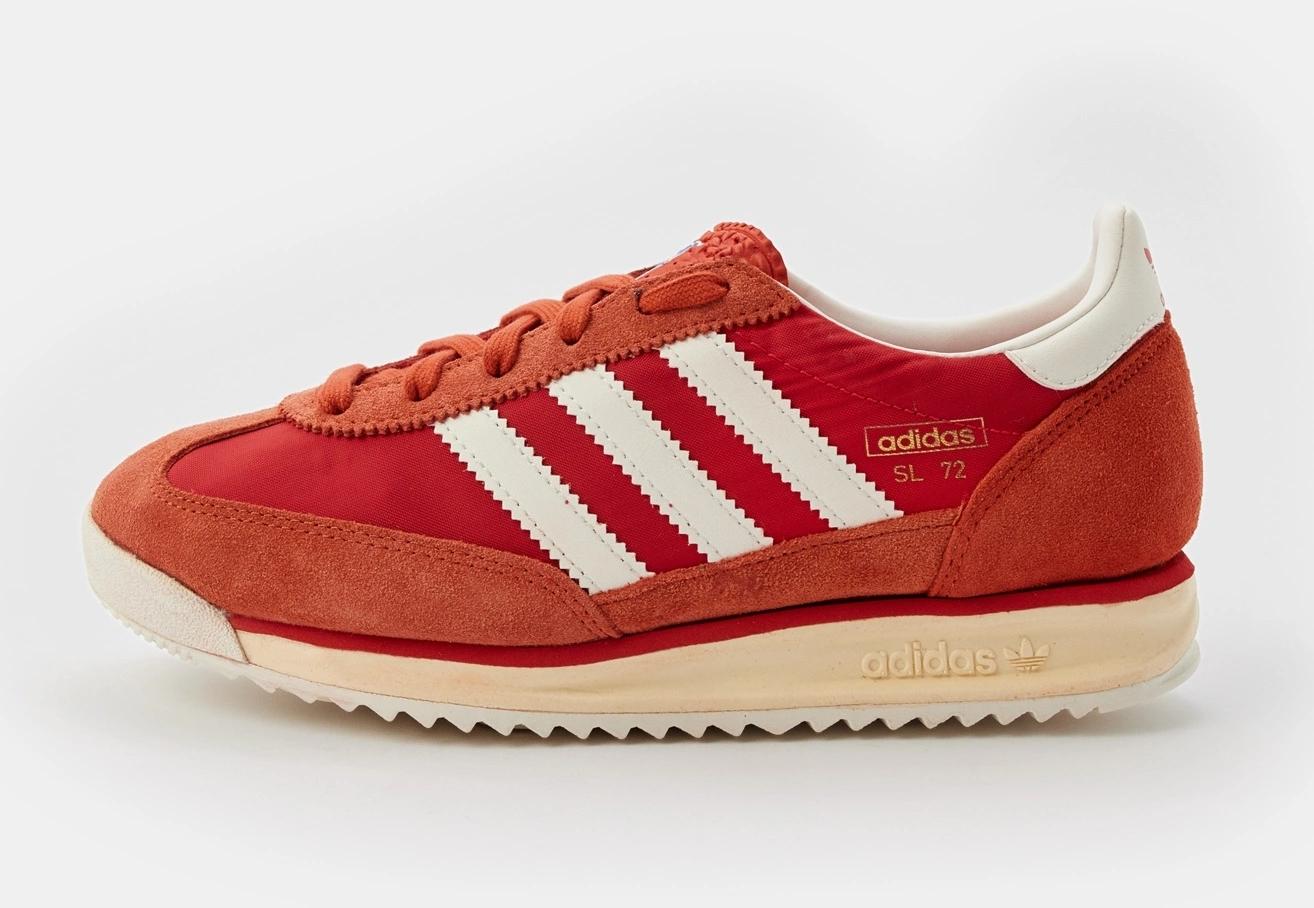 На мой взгляд именно adidas, как никто другой, умеет преображать свою классику и заставляет ее выглядеть абсолютно по-новому за счет грамотно подобранной цветовой гаммы и сочетания цветов и материалов. Поскольку классика бренда лаконична и не изобилует большим количеством деталей, можно максимально сосредоточится на цвете, а также на игре фактур разных материалов в похожих оттенках. На мой взгляд именно adidas, как никто другой, умеет преображать свою классику и заставляет ее выглядеть абсолютно по-новому за счет грамотно подобранной цветовой гаммы и сочетания цветов и материалов. Поскольку классика бренда лаконична и не изобилует большим количеством деталей, можно максимально сосредоточится на цвете, а также на игре фактур разных материалов в похожих оттенках.
