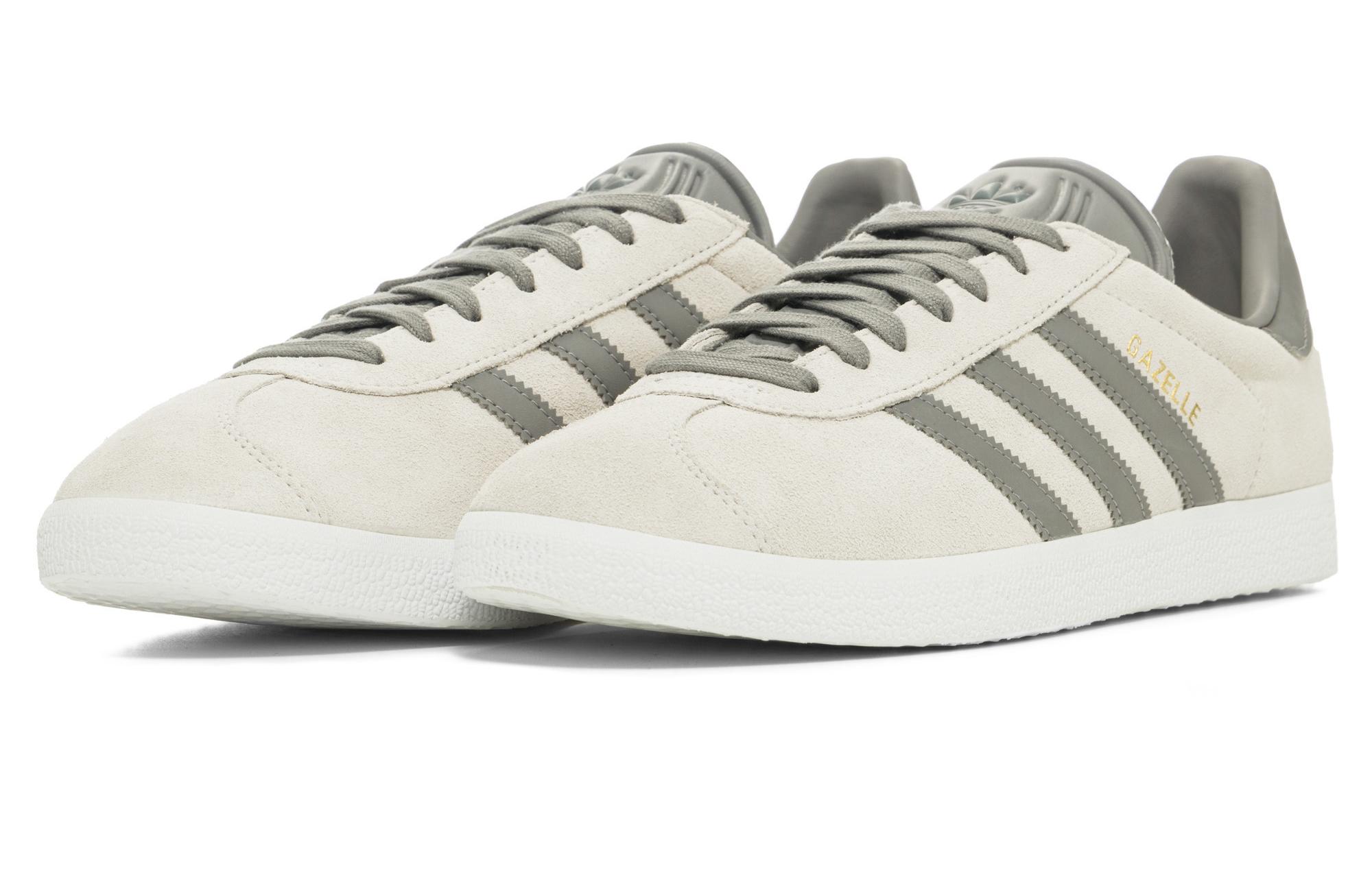 На мой взгляд именно adidas, как никто другой, умеет преображать свою классику и заставляет ее выглядеть абсолютно по-новому за счет грамотно подобранной цветовой гаммы и сочетания цветов и материалов. Поскольку классика бренда лаконична и не изобилует большим количеством деталей, можно максимально сосредоточится на цвете, а также на игре фактур разных материалов в похожих оттенках. На мой взгляд именно adidas, как никто другой, умеет преображать свою классику и заставляет ее выглядеть абсолютно по-новому за счет грамотно подобранной цветовой гаммы и сочетания цветов и материалов. Поскольку классика бренда лаконична и не изобилует большим количеством деталей, можно максимально сосредоточится на цвете, а также на игре фактур разных материалов в похожих оттенках.