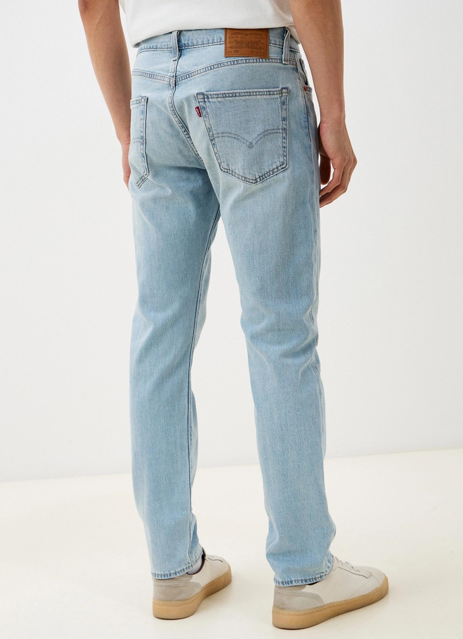 Светлые джинсы — классика для теплого времени года. Конечно темные джинсы носить не возбраняется, но когда еще носить светлое, если не в сухую и теплую погоду? Нет, есть, конечно, умельцы, которые могут надеть светло-голубые джинсы в слякоть и дойти куда-то не испачкавшись, но лично я к таким не отношусь, поэтому во избежание дополнительной стирки предпочитаю в холодное и слякотное время года светлое не носить. Светлые джинсы — классика для теплого времени года. Конечно темные джинсы носить не возбраняется, но когда еще носить светлое, если не в сухую и теплую погоду? Нет, есть, конечно, умельцы, которые могут надеть светло-голубые джинсы в слякоть и дойти куда-то не испачкавшись, но лично я к таким не отношусь, поэтому во избежание дополнительной стирки предпочитаю в холодное и слякотное время года светлое не носить.