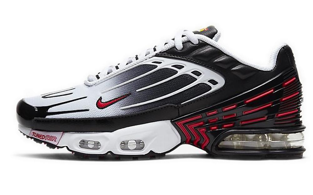 Серджио Лозано и Брюс Килгор — дизайнеры и создатели моделей Nike Air Max 95 и Nike Air Force 1 соответственно создали абсолютно новую футуристичную модель Nike с металлизированным верхом и внушительной амортизационной системой Shox в задней части подошвы. Эта система стала результатом шестнадцатилетних исследований, а в ее основе лежала амортизация удара при приземлении в абсолютно новом ключе. Серджио Лозано и Брюс Килгор — дизайнеры и создатели моделей Nike Air Max 95 и Nike Air Force 1 соответственно создали абсолютно новую футуристичную модель Nike с металлизированным верхом и внушительной амортизационной системой Shox в задней части подошвы. Эта система стала результатом шестнадцатилетних исследований, а в ее основе лежала амортизация удара при приземлении в абсолютно новом ключе.