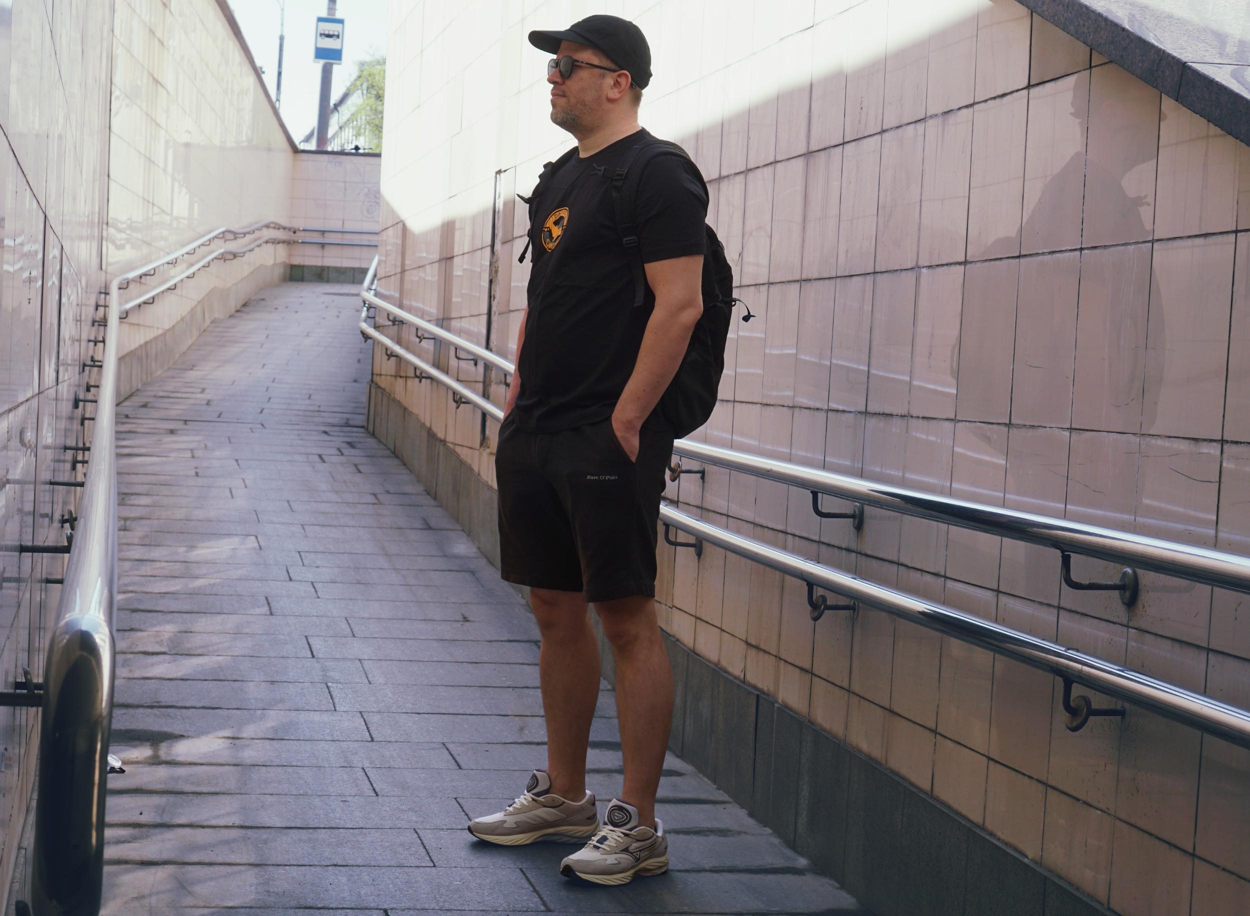 Японский бренд Mizuno я знаю очень давно и не раз рекомендовал кроссовки бренда в своих подборках, однако места в моем гардеробе они себе почему-то так и не застолбили. Но похоже, что с появлением в моей коллекции Mizuno Wave Rider 8 все измениться, поскольку эта модель по моим ощущениям даст прикурить даже любимым New Balance. Японский бренд Mizuno я знаю очень давно и не раз рекомендовал кроссовки бренда в своих подборках, однако места в моем гардеробе они себе почему-то так и не застолбили. Но похоже, что с появлением в моей коллекции Mizuno Wave Rider 8 все измениться, поскольку эта модель по моим ощущениям даст прикурить даже любимым New Balance.