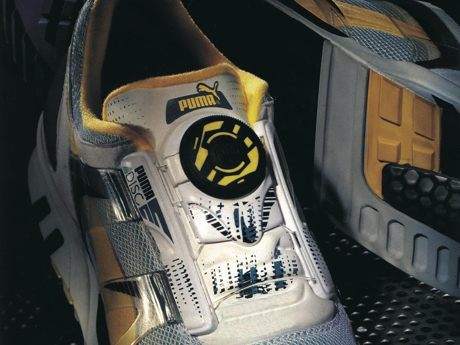 Бренда PUMA, как и adidas родился из разногласий между баварскими братьями Ади и Рудольфом Дасслером. Братья выросли в семье сапожника и прачки в городе Херцогенаурах возле Нюремберга, славившимся своим обувным производством. В 1924 году Дасслеры основали компанию Dassler Brother Shoe Factory, которая специализировалась на производстве спортивной обуви. Бренда PUMA, как и adidas родился из разногласий между баварскими братьями Ади и Рудольфом Дасслером. Братья выросли в семье сапожника и прачки в городе Херцогенаурах возле Нюремберга, славившимся своим обувным производством. В 1924 году Дасслеры основали компанию Dassler Brother Shoe Factory, которая специализировалась на производстве спортивной обуви.