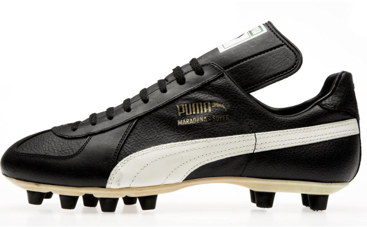 Бренда PUMA, как и adidas родился из разногласий между баварскими братьями Ади и Рудольфом Дасслером. Братья выросли в семье сапожника и прачки в городе Херцогенаурах возле Нюремберга, славившимся своим обувным производством. В 1924 году Дасслеры основали компанию Dassler Brother Shoe Factory, которая специализировалась на производстве спортивной обуви. Бренда PUMA, как и adidas родился из разногласий между баварскими братьями Ади и Рудольфом Дасслером. Братья выросли в семье сапожника и прачки в городе Херцогенаурах возле Нюремберга, славившимся своим обувным производством. В 1924 году Дасслеры основали компанию Dassler Brother Shoe Factory, которая специализировалась на производстве спортивной обуви.