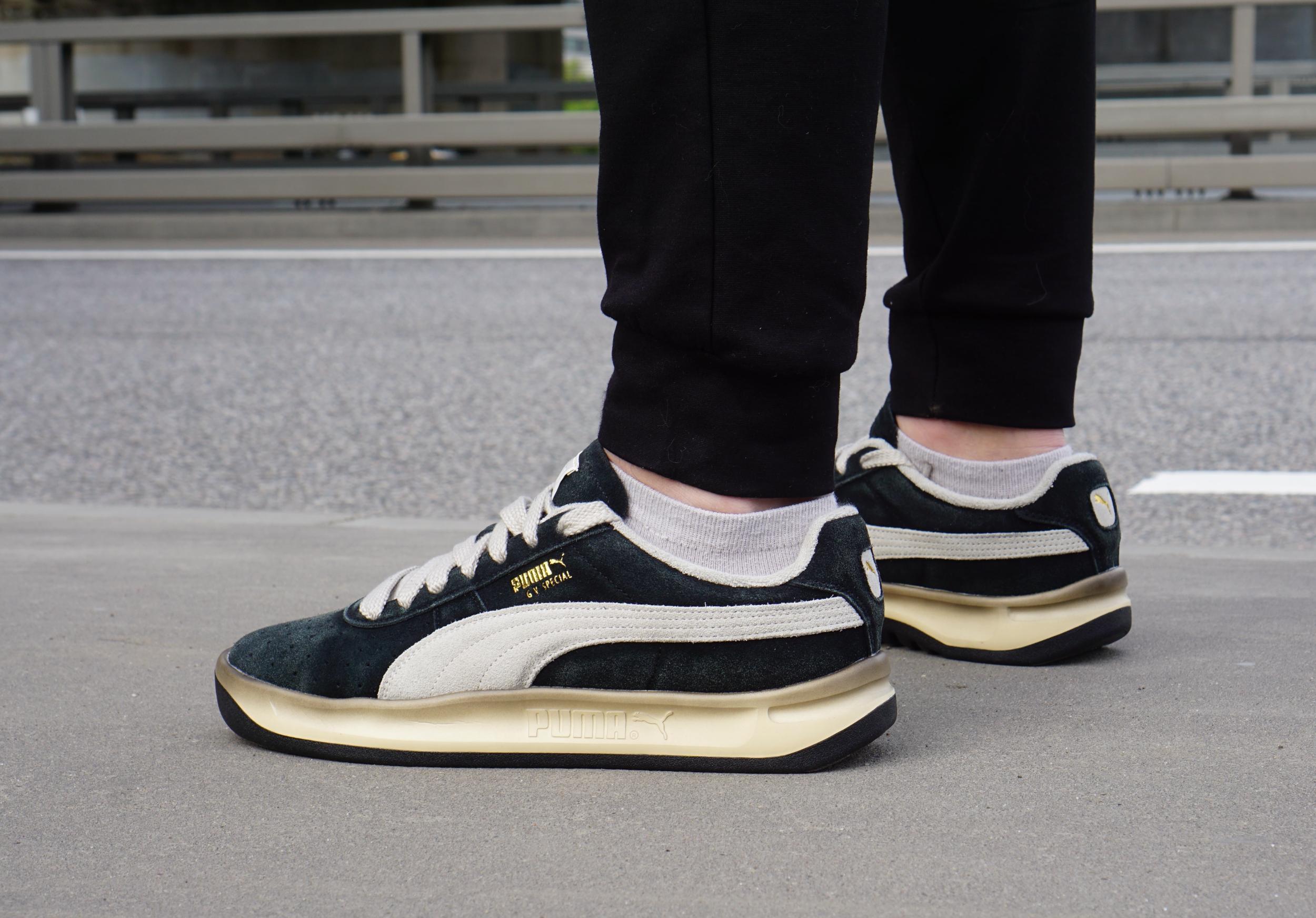 Я не большой поклонник бренда PUMA, но всегда готов оценить четкую модель по достоинству, вне зависимости от бренда. Так что про кроссовки PUMA GV Special The NeverWorn V расскажу с большим удовольствием, поскольку меня зацепил шикарный дизайн, и олдскул, и история модели. Подошва мягчайшая, да и посадка тоже порадовала. Ловите скорее детальный обзор, если все еще сомневаетесь, добавлять ли кроссы в свой гардероб. Лично у меня сомнений уже не осталось. Я не большой поклонник бренда PUMA, но всегда готов оценить четкую модель по достоинству, вне зависимости от бренда. Так что про кроссовки PUMA GV Special The NeverWorn V расскажу с большим удовольствием, поскольку меня зацепил шикарный дизайн, и олдскул, и история модели. Подошва мягчайшая, да и посадка тоже порадовала. Ловите скорее детальный обзор, если все еще сомневаетесь, добавлять ли кроссы в свой гардероб. Лично у меня сомнений уже не осталось.