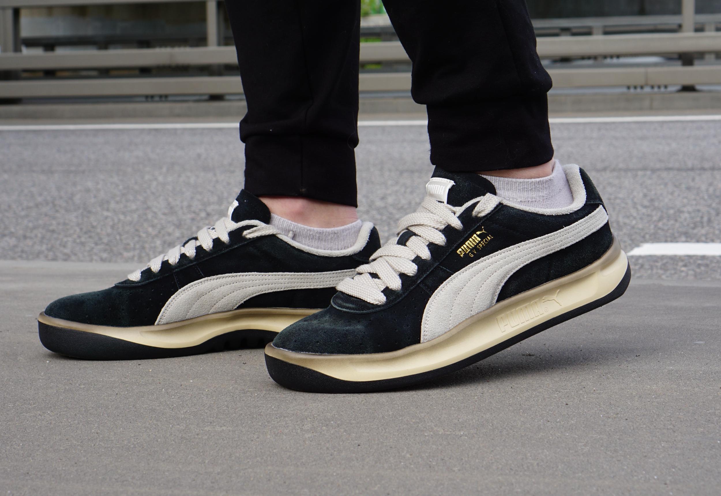 Я не большой поклонник бренда PUMA, но всегда готов оценить четкую модель по достоинству, вне зависимости от бренда. Так что про кроссовки PUMA GV Special The NeverWorn V расскажу с большим удовольствием, поскольку меня зацепил шикарный дизайн, и олдскул, и история модели. Подошва мягчайшая, да и посадка тоже порадовала. Ловите скорее детальный обзор, если все еще сомневаетесь, добавлять ли кроссы в свой гардероб. Лично у меня сомнений уже не осталось. Я не большой поклонник бренда PUMA, но всегда готов оценить четкую модель по достоинству, вне зависимости от бренда. Так что про кроссовки PUMA GV Special The NeverWorn V расскажу с большим удовольствием, поскольку меня зацепил шикарный дизайн, и олдскул, и история модели. Подошва мягчайшая, да и посадка тоже порадовала. Ловите скорее детальный обзор, если все еще сомневаетесь, добавлять ли кроссы в свой гардероб. Лично у меня сомнений уже не осталось.