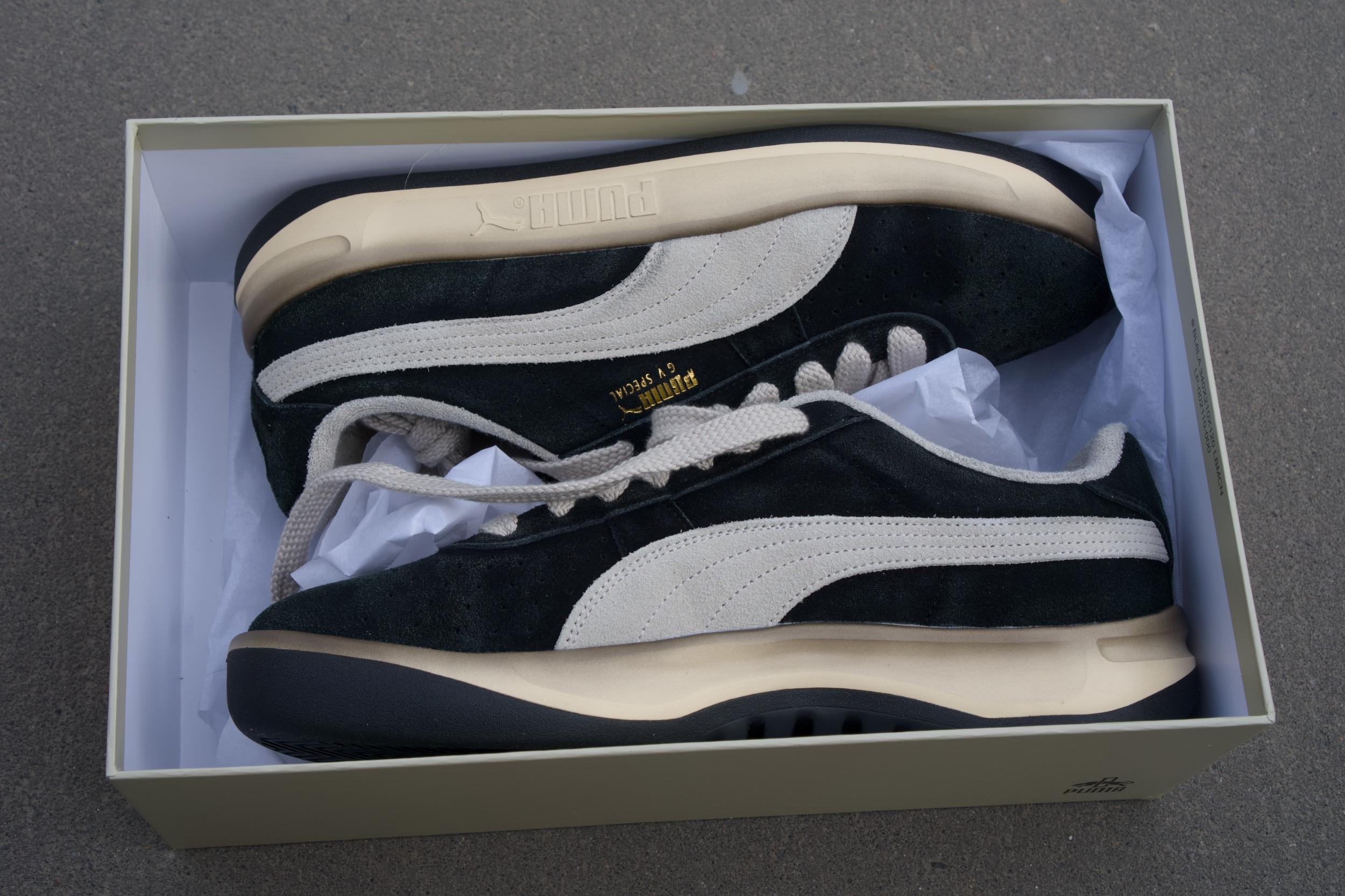 Я не большой поклонник бренда PUMA, но всегда готов оценить четкую модель по достоинству, вне зависимости от бренда. Так что про кроссовки PUMA GV Special The NeverWorn V расскажу с большим удовольствием, поскольку меня зацепил шикарный дизайн, и олдскул, и история модели. Подошва мягчайшая, да и посадка тоже порадовала. Ловите скорее детальный обзор, если все еще сомневаетесь, добавлять ли кроссы в свой гардероб. Лично у меня сомнений уже не осталось. Я не большой поклонник бренда PUMA, но всегда готов оценить четкую модель по достоинству, вне зависимости от бренда. Так что про кроссовки PUMA GV Special The NeverWorn V расскажу с большим удовольствием, поскольку меня зацепил шикарный дизайн, и олдскул, и история модели. Подошва мягчайшая, да и посадка тоже порадовала. Ловите скорее детальный обзор, если все еще сомневаетесь, добавлять ли кроссы в свой гардероб. Лично у меня сомнений уже не осталось.