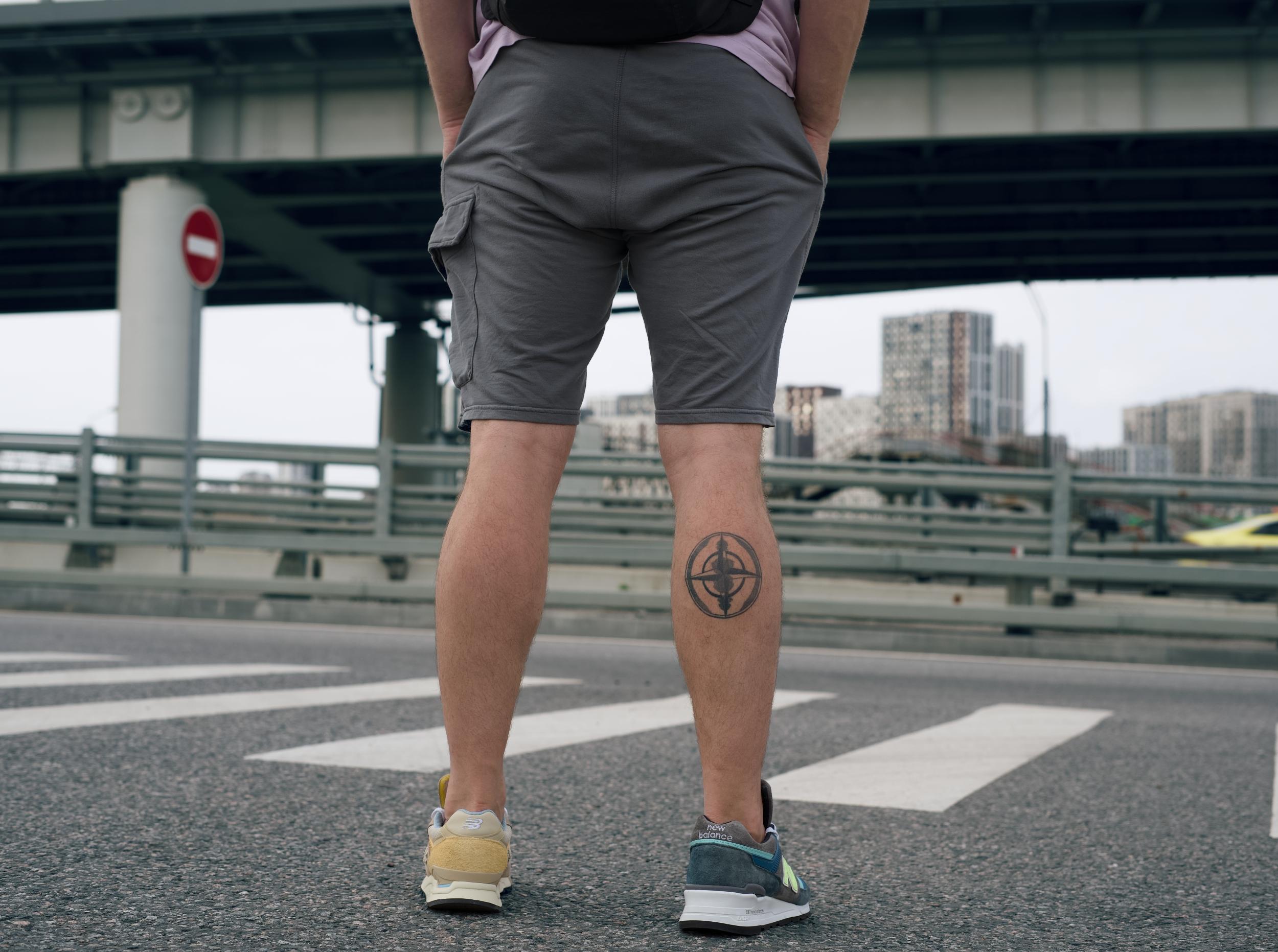 Эти две модели — вершина эволюции культовой линейки 990 от New Balance, сочетающей инновации, качество и стиль, который актуально смотрится даже сейчас — спустя десятки лет после своего дебюта. Несмотря на внешнее сходство и общую философию "made in USA", кроссовки имеют принципиальные различия в технологиях, истории и позиционировании. Эти две модели — вершина эволюции культовой линейки 990 от New Balance, сочетающей инновации, качество и стиль, который актуально смотрится даже сейчас — спустя десятки лет после своего дебюта. Несмотря на внешнее сходство и общую философию "made in USA", кроссовки имеют принципиальные различия в технологиях, истории и позиционировании.