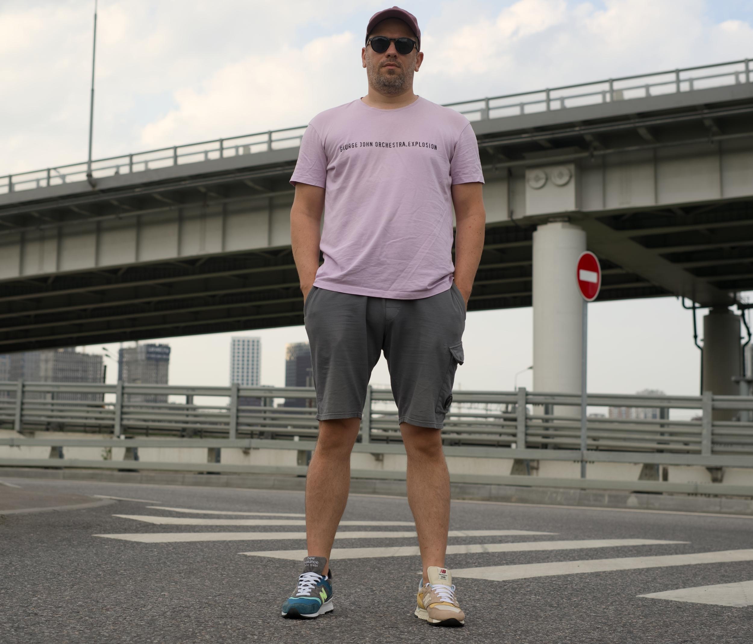 Эти две модели — вершина эволюции культовой линейки 990 от New Balance, сочетающей инновации, качество и стиль, который актуально смотрится даже сейчас — спустя десятки лет после своего дебюта. Несмотря на внешнее сходство и общую философию "made in USA", кроссовки имеют принципиальные различия в технологиях, истории и позиционировании. Эти две модели — вершина эволюции культовой линейки 990 от New Balance, сочетающей инновации, качество и стиль, который актуально смотрится даже сейчас — спустя десятки лет после своего дебюта. Несмотря на внешнее сходство и общую философию "made in USA", кроссовки имеют принципиальные различия в технологиях, истории и позиционировании.