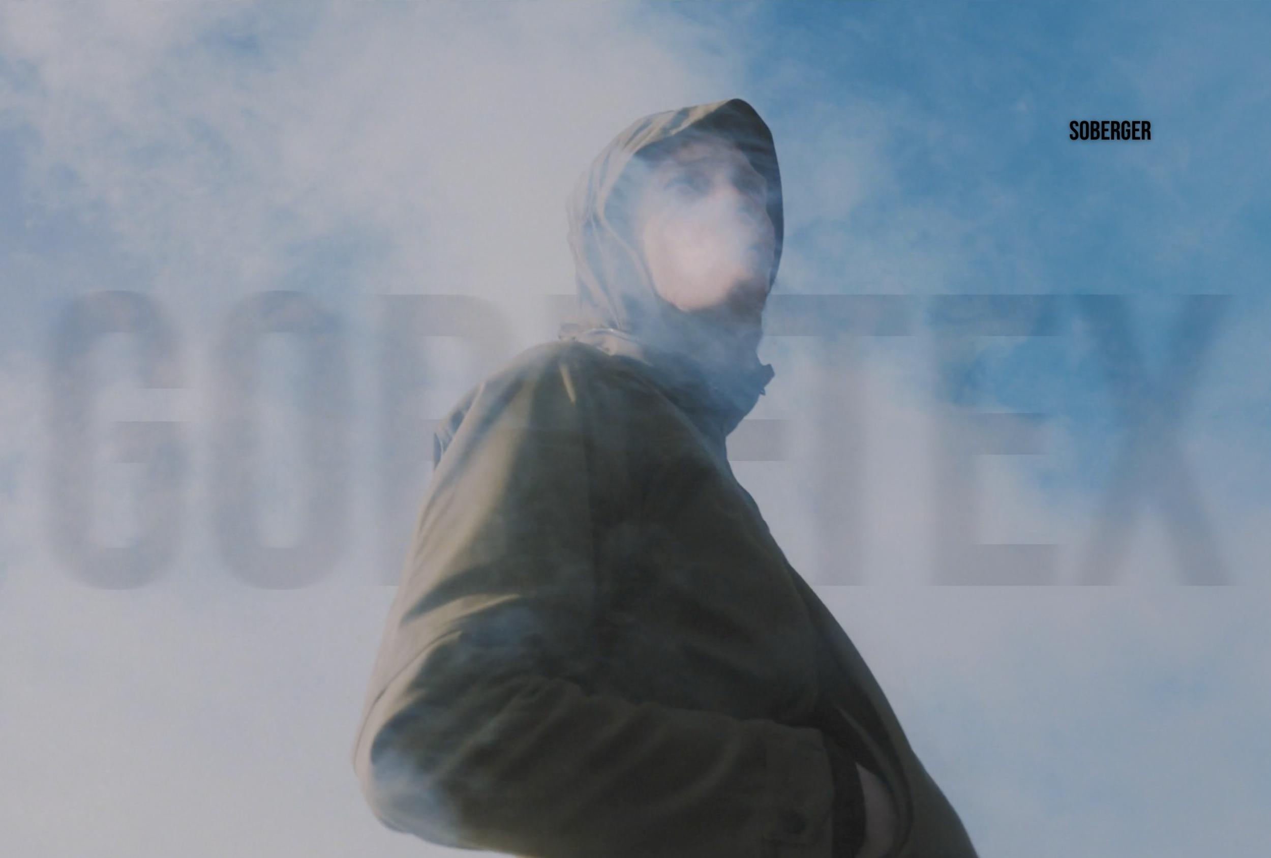 GORE-TEX – это по-настоящему жесткий материал, который разнес в пух и прах все старые представления об одежде для активного отдыха. Эта мембрана решает ключевые задачи на раз: она блокирует влагу и ветер, как файрвол, но при этом позволяет ткани дышать, не давая тебе вспотеть и превратиться в ходячую сауну.