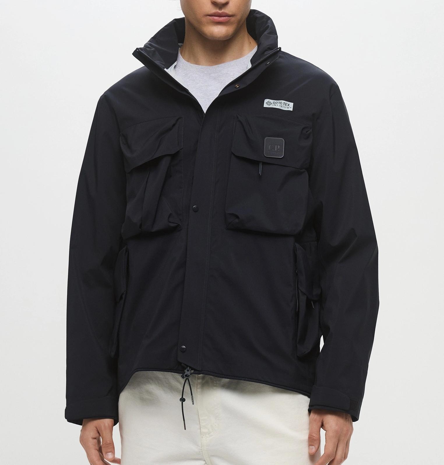 GORE-TEX – это по-настоящему жесткий материал, который разнес в пух и прах все старые представления об одежде для активного отдыха. Эта мембрана решает ключевые задачи на раз: она блокирует влагу и ветер, как файрвол, но при этом позволяет ткани дышать, не давая тебе вспотеть и превратиться в ходячую сауну. GORE-TEX – это по-настоящему жесткий материал, который разнес в пух и прах все старые представления об одежде для активного отдыха. Эта мембрана решает ключевые задачи на раз: она блокирует влагу и ветер, как файрвол, но при этом позволяет ткани дышать, не давая тебе вспотеть и превратиться в ходячую сауну.