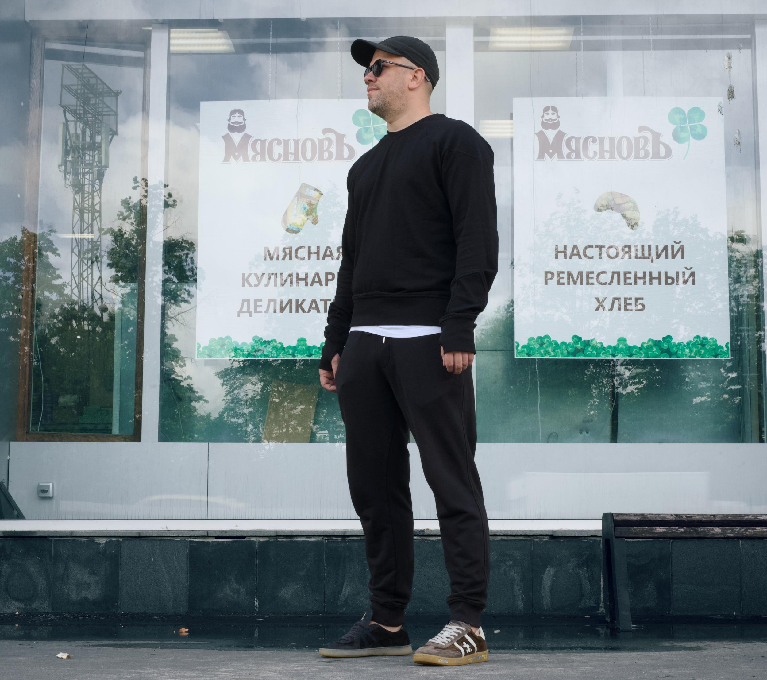 На моих ногах все чаще можно заметить не только Premiata, но и обувь других итальянских брендов того же премиального сегмента. Так что неудивительно, что с моей страстью сравнивать все и вся, мне пришла в голову идея сравнить Premiata и MOMA, а заодно разложить все по полкам для тех, кто так же как и я, любит понимать и разбираться. На моих ногах все чаще можно заметить не только Premiata, но и обувь других итальянских брендов того же премиального сегмента. Так что неудивительно, что с моей страстью сравнивать все и вся, мне пришла в голову идея сравнить Premiata и MOMA, а заодно разложить все по полкам для тех, кто так же как и я, любит понимать и разбираться.