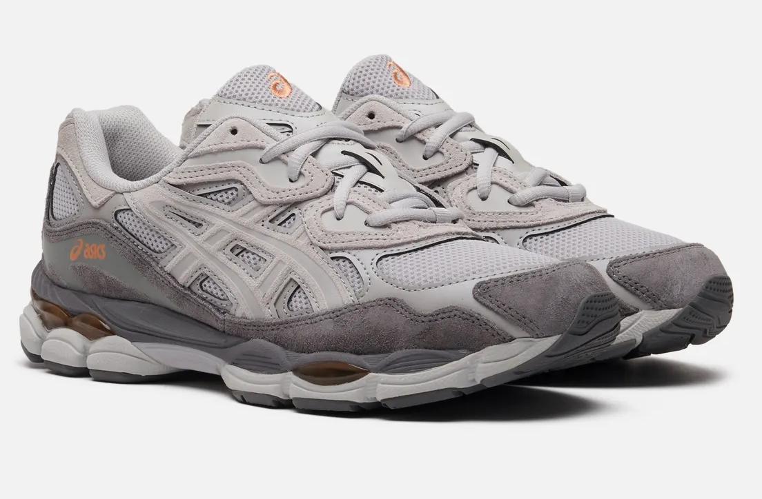 Город залит асфальтом. Его пульс отбивают шаги по тротуарам, его душа скрыта в переплетении моих любимых мостов и силуэтах зданий, устремленных в тучное серое небо. И есть те, кто не просто живет в этих каменных джунглях, они растворяются в них, становятся частью урбанистического пейзажа. Город залит асфальтом. Его пульс отбивают шаги по тротуарам, его душа скрыта в переплетении моих любимых мостов и силуэтах зданий, устремленных в тучное серое небо. И есть те, кто не просто живет в этих каменных джунглях, они растворяются в них, становятся частью урбанистического пейзажа.
