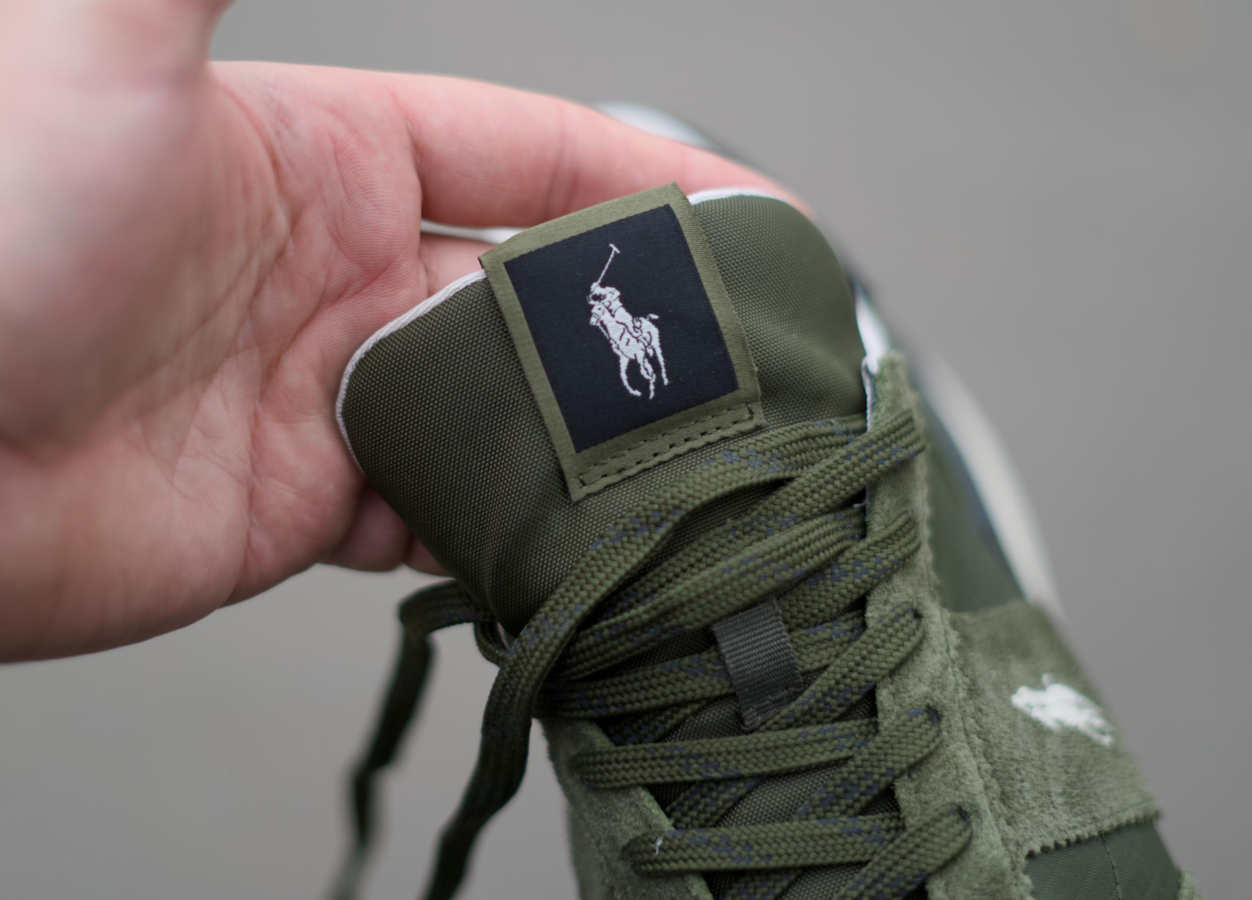 Братва, бренд Polo Ralph Lauren давно в моем сердце, и я, как его фанат, неустанно ношу его творения на протяжении многих лет. Это, вне всяких сомнений, - воплощение незыблемой классики, где элегантность переплетается с повседневной надежностью. Что касается их обуви, то здесь моя осведомленность, увы, оставляет желать лучшего: как-то давно я приобретал пару кед, но воспоминания о том, как они вели себя в эксплуатации, рассеялись и обнулились. Братва, бренд Polo Ralph Lauren давно в моем сердце, и я, как его фанат, неустанно ношу его творения на протяжении многих лет. Это, вне всяких сомнений, - воплощение незыблемой классики, где элегантность переплетается с повседневной надежностью. Что касается их обуви, то здесь моя осведомленность, увы, оставляет желать лучшего: как-то давно я приобретал пару кед, но воспоминания о том, как они вели себя в эксплуатации, рассеялись и обнулились.