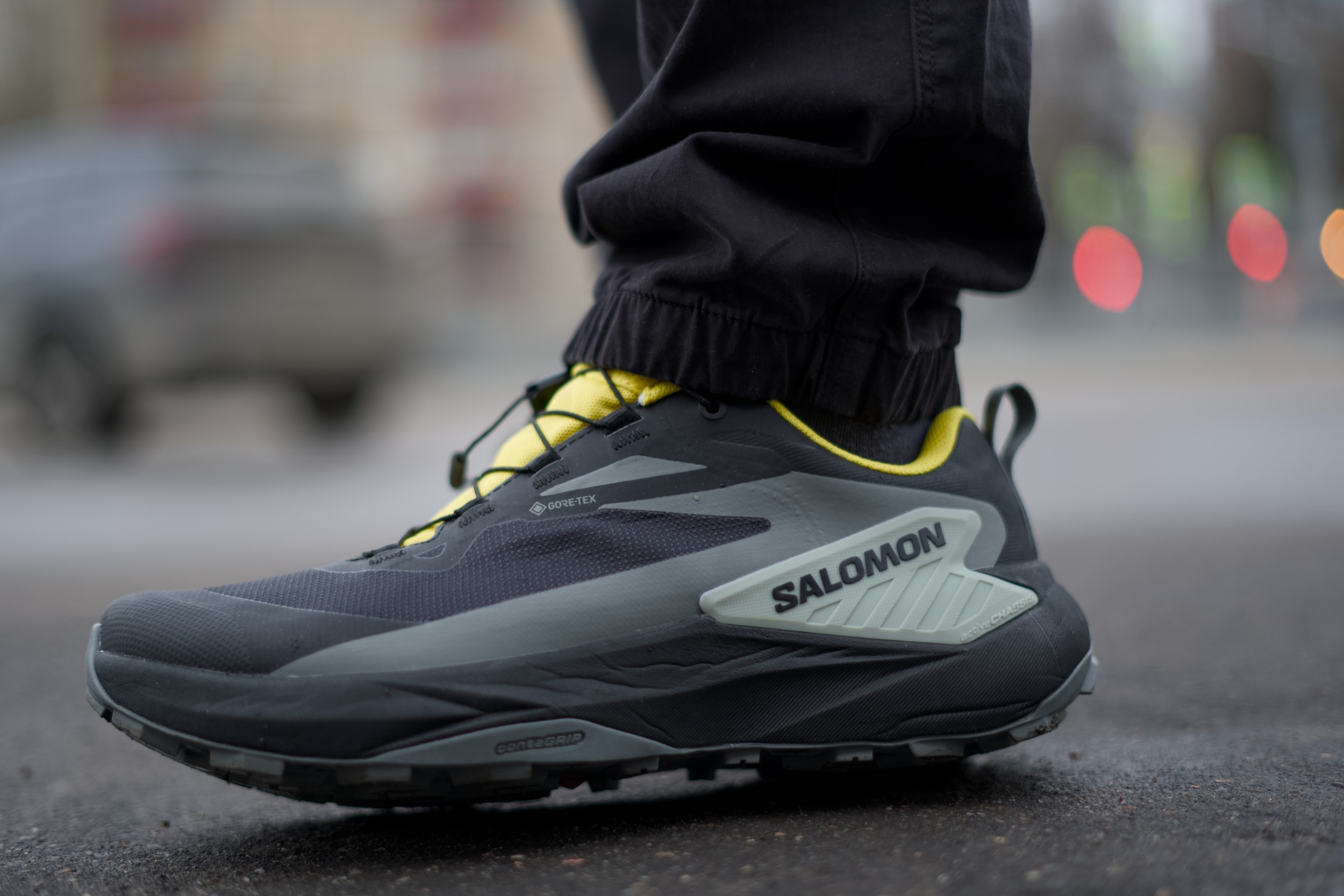 Всё больше и больше я знакомлюсь с брендом Salomon, и в этот раз решил попробовать их кроссовки для города и бега. Из меня, конечно, бегун ещё тот )), но оценить, хорошие ли кроссовки в целом, я вполне могу - у меня огромная наношенность. Решил опробовать модель Salomon GENESIS GTX. Всё больше и больше я знакомлюсь с брендом Salomon, и в этот раз решил попробовать их кроссовки для города и бега. Из меня, конечно, бегун ещё тот )), но оценить, хорошие ли кроссовки в целом, я вполне могу - у меня огромная наношенность. Решил опробовать модель Salomon GENESIS GTX.