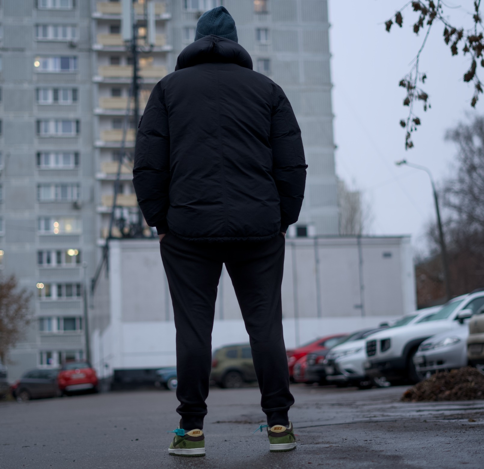 Ненавижу Nike, точнее никогда его не любил, но есть экземпляры, которые мне заходят. Модель, конечно, заезженная, как покрышка от местного тазика, но в данном случае мне зашло крутое сочетание цветов. Yuto Horigome x Nike SB Dunk Low - это коллаборация с японским олимпийским чемпионом по скейтбордингу Юто Хоригомэ Ненавижу Nike, точнее никогда его не любил, но есть экземпляры, которые мне заходят. Модель, конечно, заезженная, как покрышка от местного тазика, но в данном случае мне зашло крутое сочетание цветов. Yuto Horigome x Nike SB Dunk Low - это коллаборация с японским олимпийским чемпионом по скейтбордингу Юто Хоригомэ