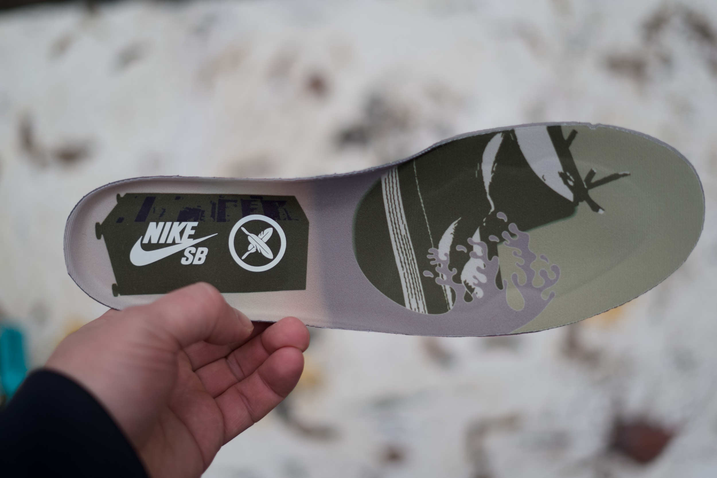 Ненавижу Nike, точнее никогда его не любил, но есть экземпляры, которые мне заходят. Модель, конечно, заезженная, как покрышка от местного тазика, но в данном случае мне зашло крутое сочетание цветов. Yuto Horigome x Nike SB Dunk Low - это коллаборация с японским олимпийским чемпионом по скейтбордингу Юто Хоригомэ Ненавижу Nike, точнее никогда его не любил, но есть экземпляры, которые мне заходят. Модель, конечно, заезженная, как покрышка от местного тазика, но в данном случае мне зашло крутое сочетание цветов. Yuto Horigome x Nike SB Dunk Low - это коллаборация с японским олимпийским чемпионом по скейтбордингу Юто Хоригомэ
