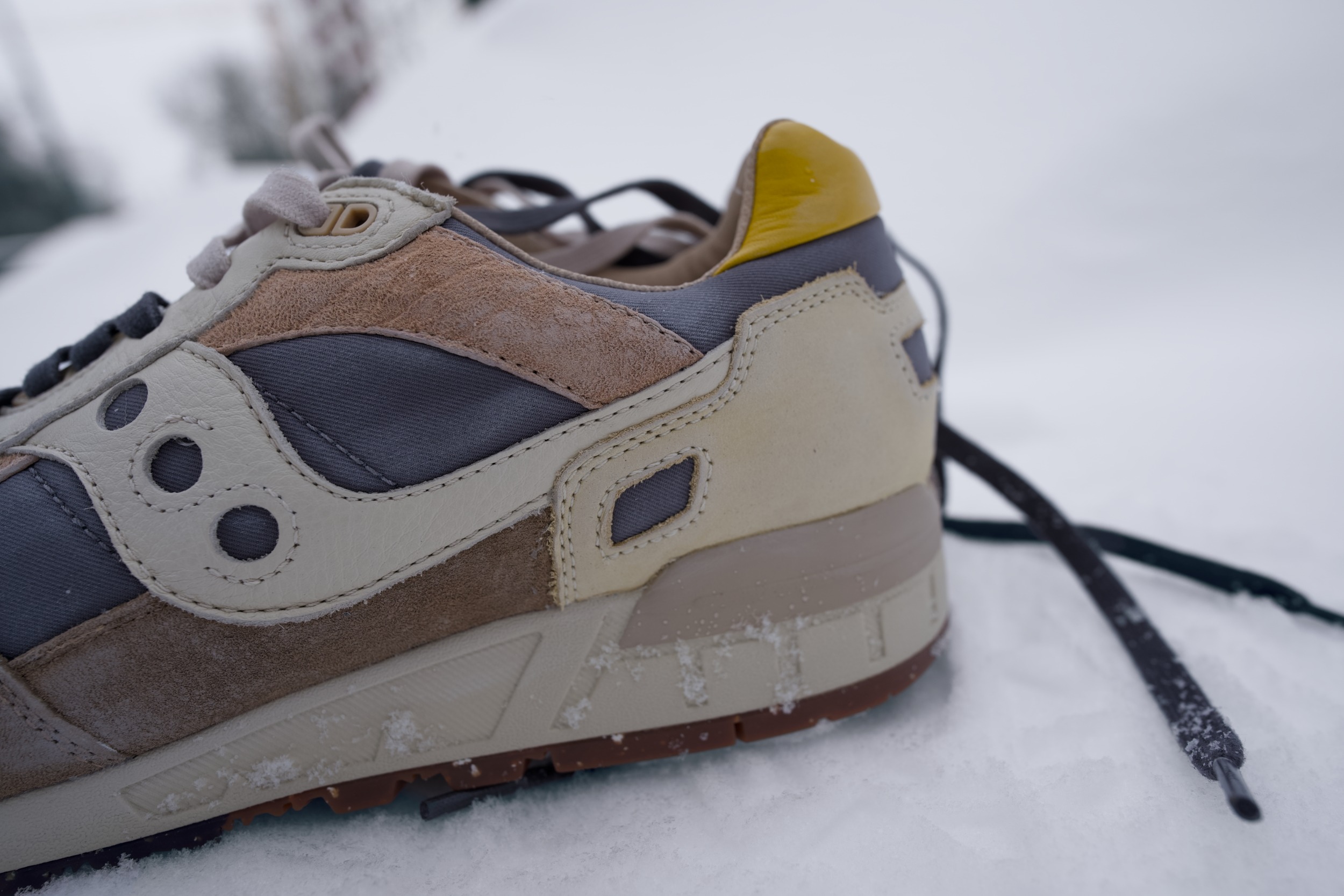 Saucony преследует меня уже много лет, и это у нас взаимно. Shadow 5000, 6000 и Jazz мои вечные фавориты, про которые я уже делал не один обзор. Для тех, кто пропустил, ссылки тут).
В коллекции у меня уже приличное количество расцветок этих моделей. Нет, до Сергея Ветрова - главного сникерхэда Saucony на планете мне, конечно, далеко. Saucony преследует меня уже много лет, и это у нас взаимно. Shadow 5000, 6000 и Jazz мои вечные фавориты, про которые я уже делал не один обзор. Для тех, кто пропустил, ссылки тут).
В коллекции у меня уже приличное количество расцветок этих моделей. Нет, до Сергея Ветрова - главного сникерхэда Saucony на планете мне, конечно, далеко.