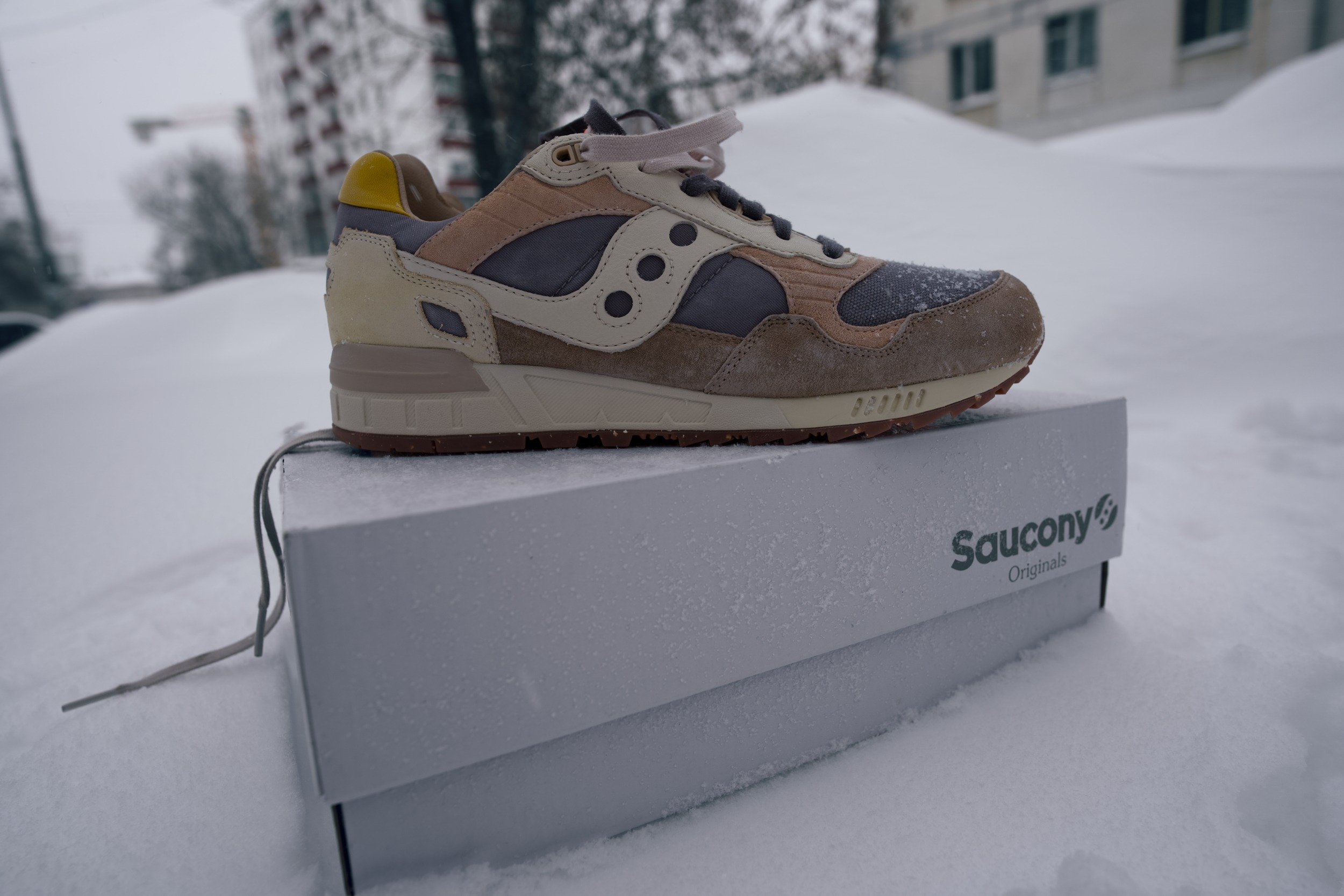 Saucony преследует меня уже много лет, и это у нас взаимно. Shadow 5000, 6000 и Jazz мои вечные фавориты, про которые я уже делал не один обзор. Для тех, кто пропустил, ссылки тут).
В коллекции у меня уже приличное количество расцветок этих моделей. Нет, до Сергея Ветрова - главного сникерхэда Saucony на планете мне, конечно, далеко. Saucony преследует меня уже много лет, и это у нас взаимно. Shadow 5000, 6000 и Jazz мои вечные фавориты, про которые я уже делал не один обзор. Для тех, кто пропустил, ссылки тут).
В коллекции у меня уже приличное количество расцветок этих моделей. Нет, до Сергея Ветрова - главного сникерхэда Saucony на планете мне, конечно, далеко.