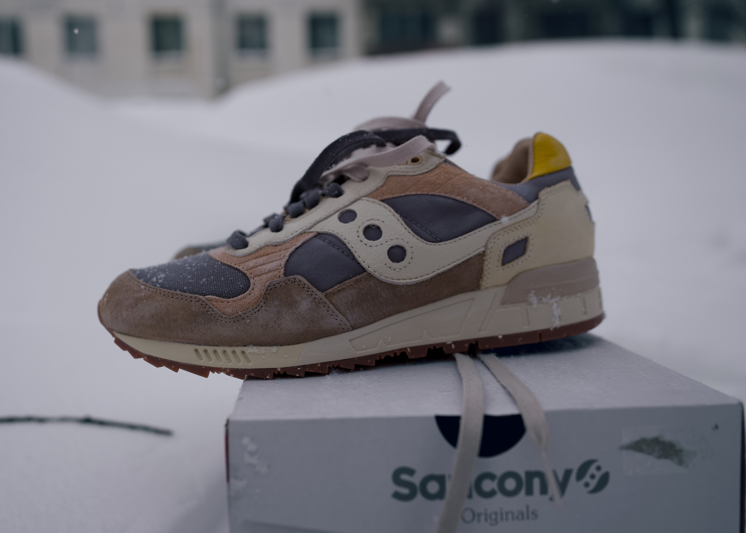 Saucony преследует меня уже много лет, и это у нас взаимно. Shadow 5000, 6000 и Jazz мои вечные фавориты, про которые я уже делал не один обзор. Для тех, кто пропустил, ссылки тут).
В коллекции у меня уже приличное количество расцветок этих моделей. Нет, до Сергея Ветрова - главного сникерхэда Saucony на планете мне, конечно, далеко. Saucony преследует меня уже много лет, и это у нас взаимно. Shadow 5000, 6000 и Jazz мои вечные фавориты, про которые я уже делал не один обзор. Для тех, кто пропустил, ссылки тут).
В коллекции у меня уже приличное количество расцветок этих моделей. Нет, до Сергея Ветрова - главного сникерхэда Saucony на планете мне, конечно, далеко.