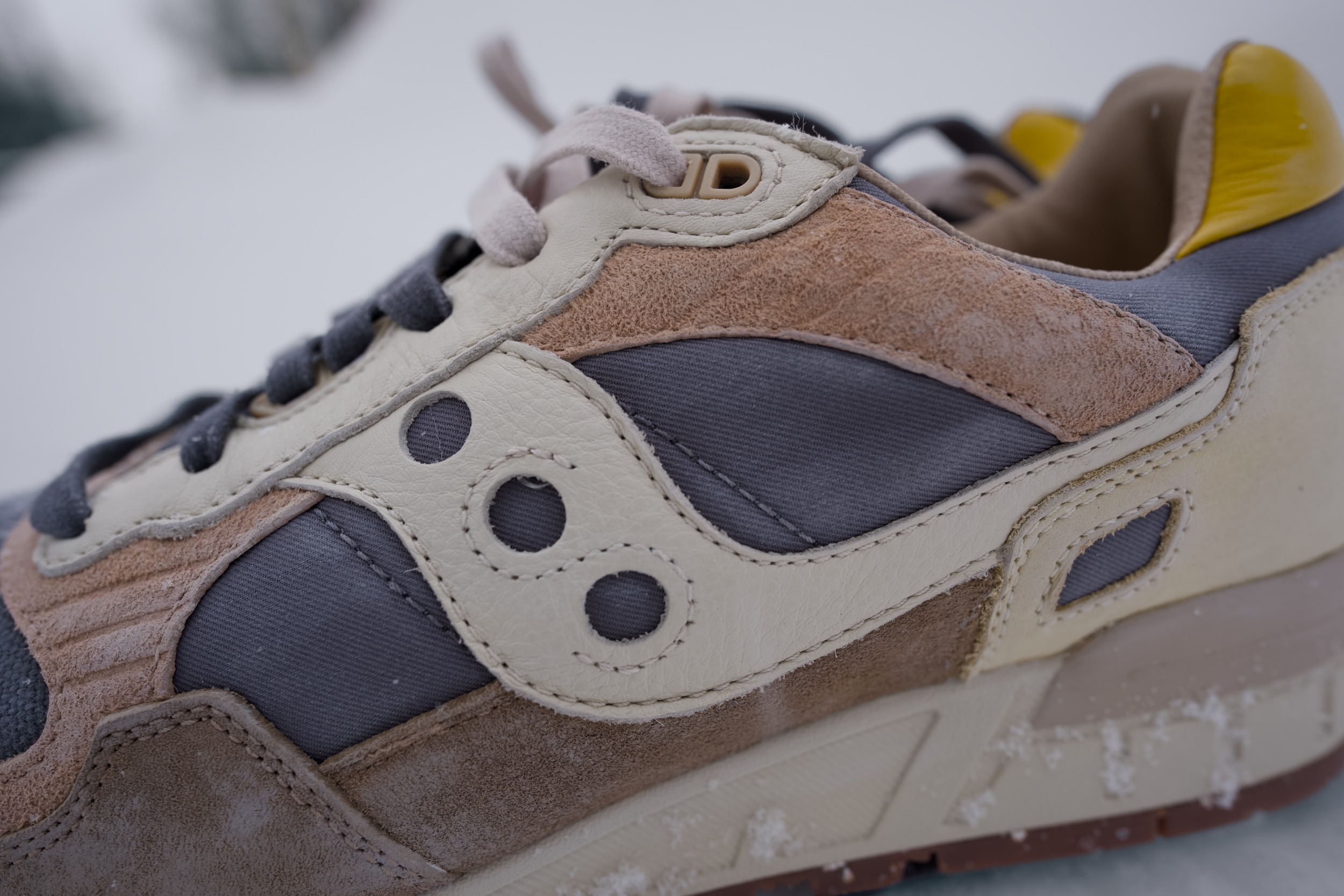 Saucony преследует меня уже много лет, и это у нас взаимно. Shadow 5000, 6000 и Jazz мои вечные фавориты, про которые я уже делал не один обзор. Для тех, кто пропустил, ссылки тут).
В коллекции у меня уже приличное количество расцветок этих моделей. Нет, до Сергея Ветрова - главного сникерхэда Saucony на планете мне, конечно, далеко. Saucony преследует меня уже много лет, и это у нас взаимно. Shadow 5000, 6000 и Jazz мои вечные фавориты, про которые я уже делал не один обзор. Для тех, кто пропустил, ссылки тут).
В коллекции у меня уже приличное количество расцветок этих моделей. Нет, до Сергея Ветрова - главного сникерхэда Saucony на планете мне, конечно, далеко.