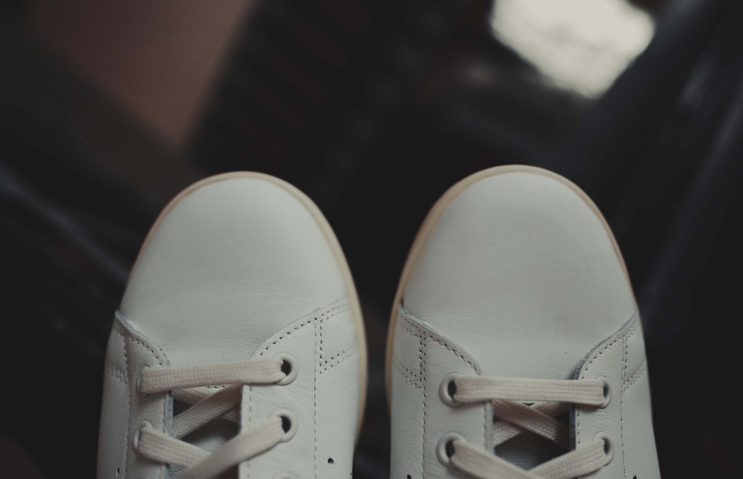 Братва, давно хотел накатать небольшой обзор на adidas Stan Smith. Казалось бы, ну что тут писать: белые кеды, которые знают все. Но версий у этой модели развелось столько, что впору отдельную энциклопедию издавать. Так что давайте разберёмся, что к чему. Братва, давно хотел накатать небольшой обзор на adidas Stan Smith. Казалось бы, ну что тут писать: белые кеды, которые знают все. Но версий у этой модели развелось столько, что впору отдельную энциклопедию издавать. Так что давайте разберёмся, что к чему.