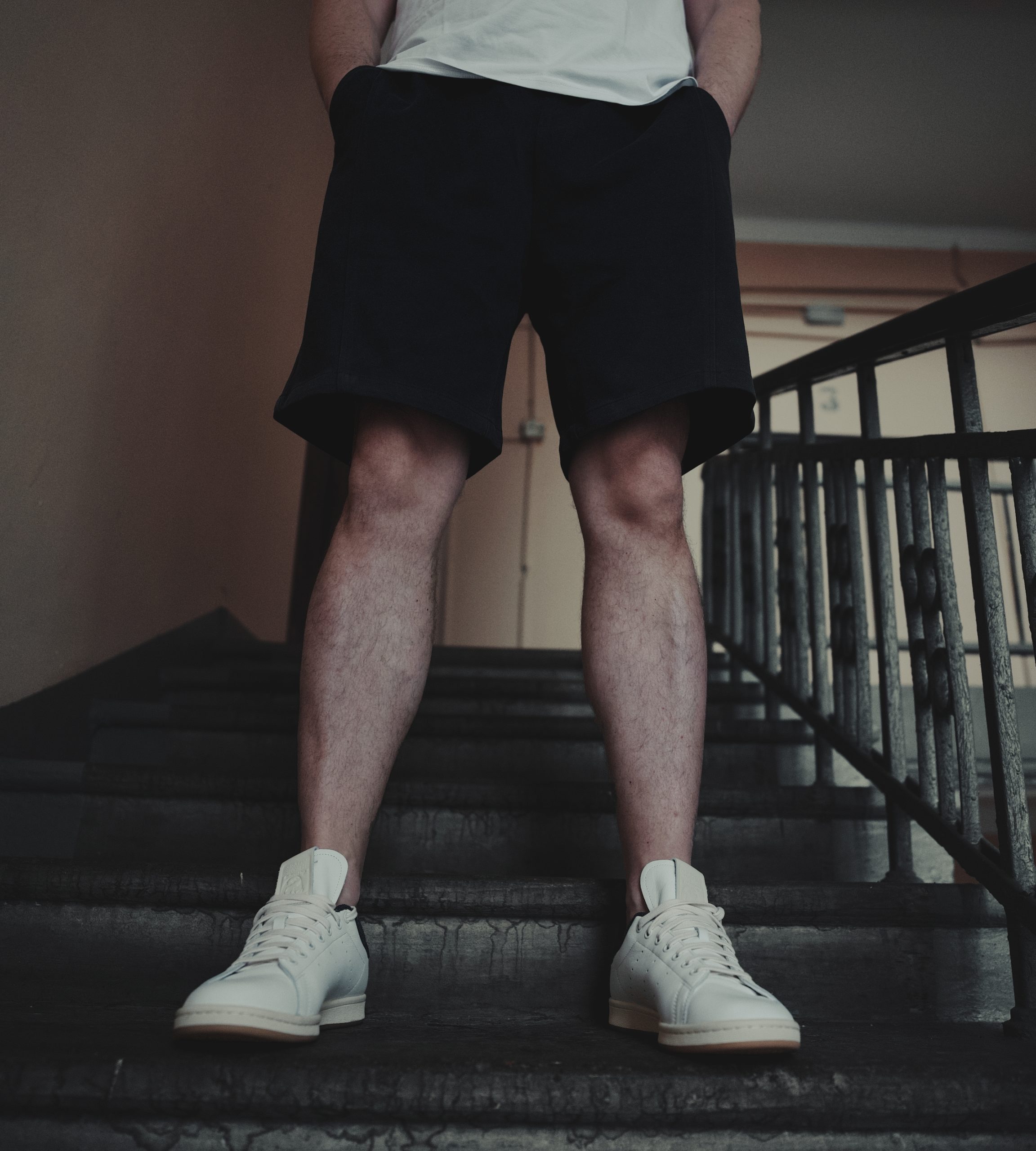 Братва, давно хотел накатать небольшой обзор на adidas Stan Smith. Казалось бы, ну что тут писать: белые кеды, которые знают все. Но версий у этой модели развелось столько, что впору отдельную энциклопедию издавать. Так что давайте разберёмся, что к чему. Братва, давно хотел накатать небольшой обзор на adidas Stan Smith. Казалось бы, ну что тут писать: белые кеды, которые знают все. Но версий у этой модели развелось столько, что впору отдельную энциклопедию издавать. Так что давайте разберёмся, что к чему.