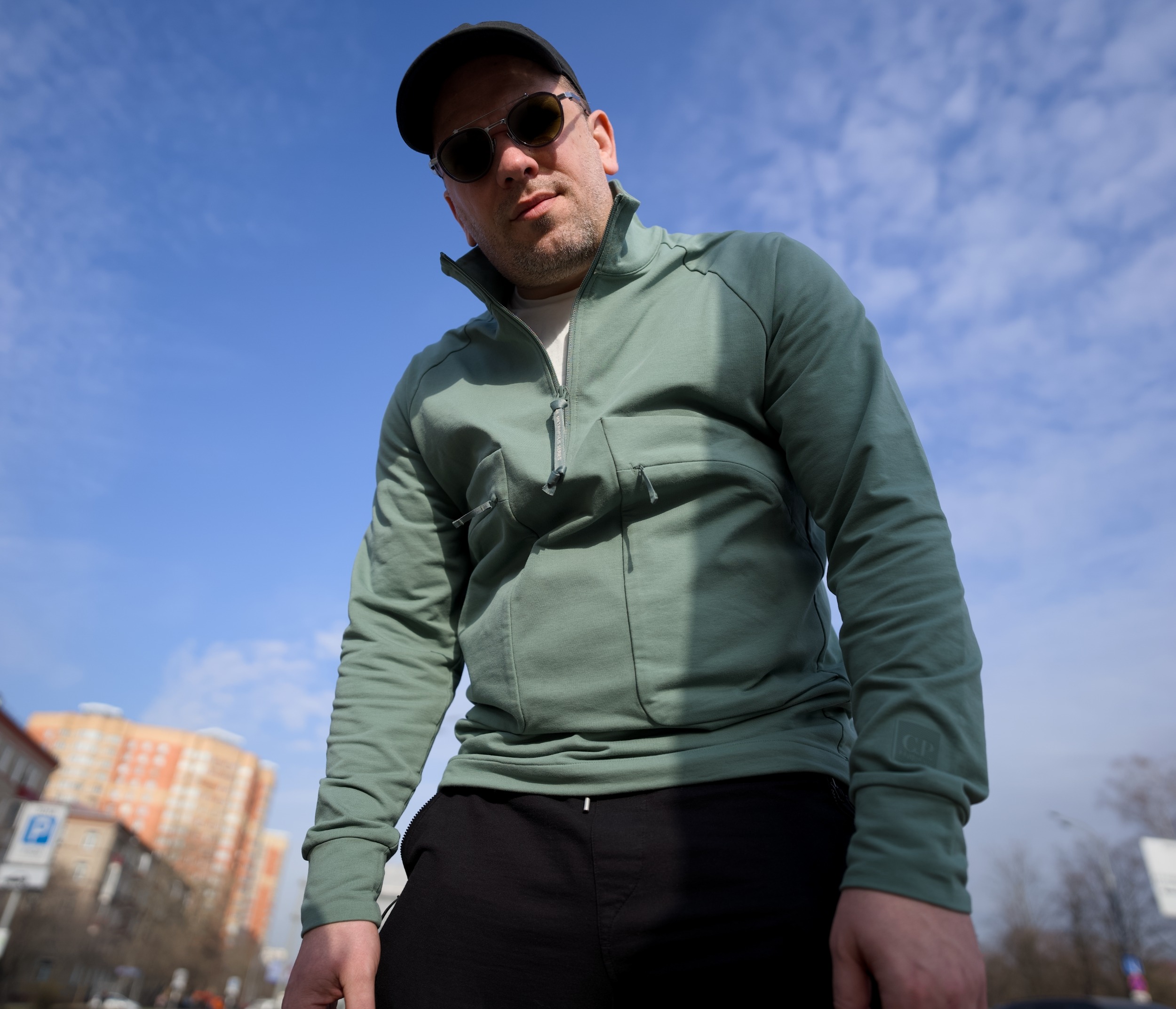 Братва, серия Metropolis C.P. Company это - урбанистическая линейка, вдохновленная городским стилем и милитари-эстетикой. Фокус линейки на функциональности и прочных материалах - идеально для городской среды с ее активным движем. Давно хотел разобрать толстовку C.P. Company Metropolis Hoodie из линейки Metropolis, и вот момент настал: её можно урвать с очень хорошей скидкой! Братва, серия Metropolis C.P. Company это - урбанистическая линейка, вдохновленная городским стилем и милитари-эстетикой. Фокус линейки на функциональности и прочных материалах - идеально для городской среды с ее активным движем. Давно хотел разобрать толстовку C.P. Company Metropolis Hoodie из линейки Metropolis, и вот момент настал: её можно урвать с очень хорошей скидкой!