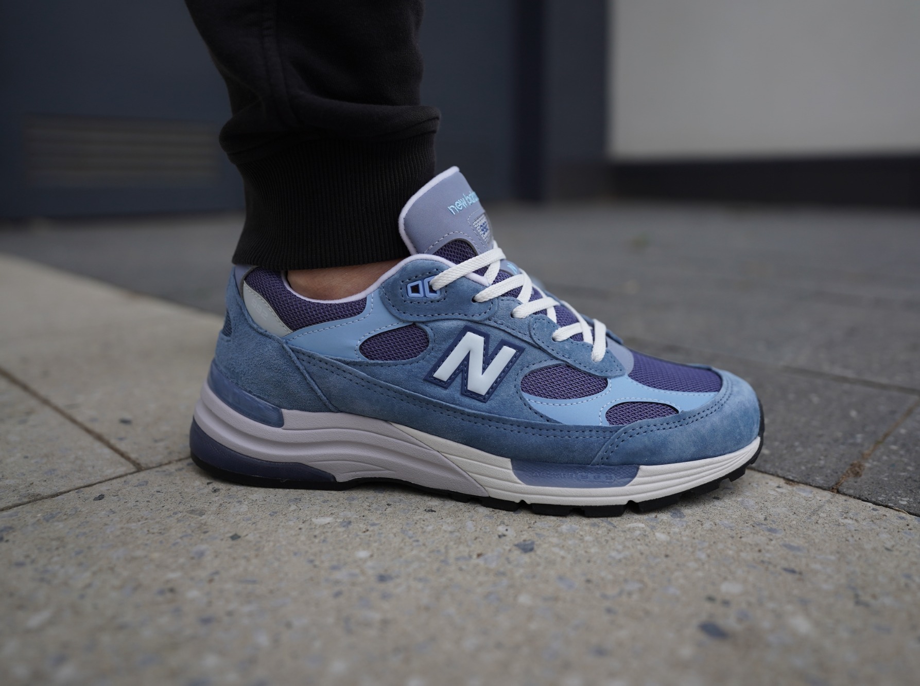 992