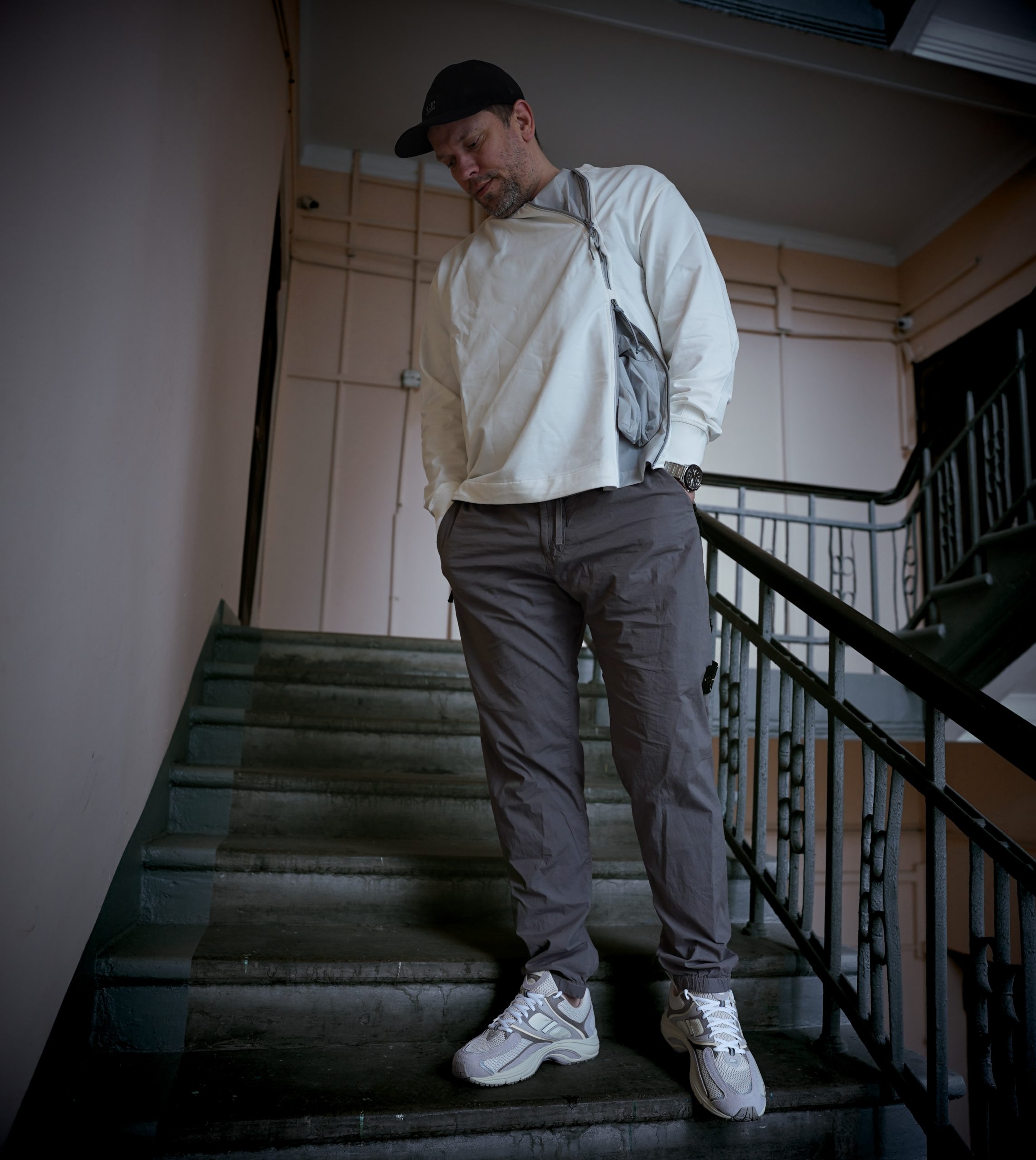 Изучил архитектуру силуэта Reebok Premier Trinity. Дизайн бьёт в нужные точки, поэтому модель отправляется в мою коллекцию.
Силуэт Reebok Premier Trinity - архитектурная реинтерпретация бегового наследия Premier Running Series образца 2006 года. К архитектурному дизайну добавлен инженерный подход, направленный на достижение баланса между сложной структурной эстетикой и утилитарной функцией. Изучил архитектуру силуэта Reebok Premier Trinity. Дизайн бьёт в нужные точки, поэтому модель отправляется в мою коллекцию.
Силуэт Reebok Premier Trinity - архитектурная реинтерпретация бегового наследия Premier Running Series образца 2006 года. К архитектурному дизайну добавлен инженерный подход, направленный на достижение баланса между сложной структурной эстетикой и утилитарной функцией.