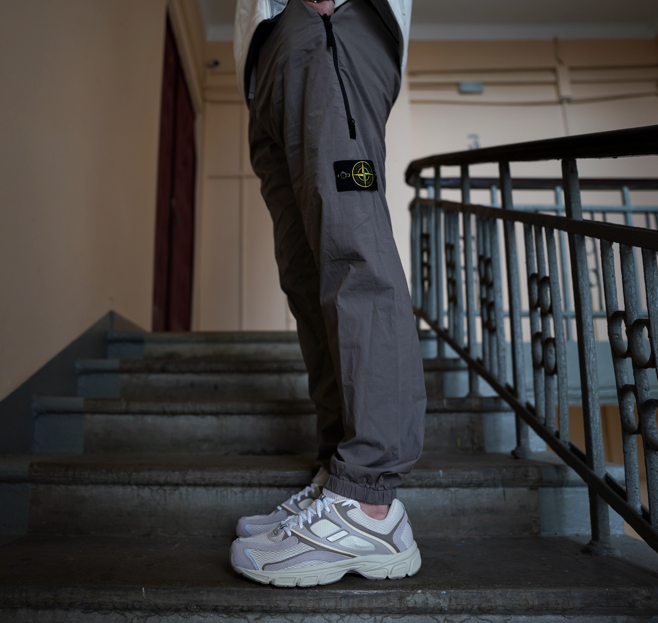Изучил архитектуру силуэта Reebok Premier Trinity. Дизайн бьёт в нужные точки, поэтому модель отправляется в мою коллекцию.
Силуэт Reebok Premier Trinity - архитектурная реинтерпретация бегового наследия Premier Running Series образца 2006 года. К архитектурному дизайну добавлен инженерный подход, направленный на достижение баланса между сложной структурной эстетикой и утилитарной функцией. Изучил архитектуру силуэта Reebok Premier Trinity. Дизайн бьёт в нужные точки, поэтому модель отправляется в мою коллекцию.
Силуэт Reebok Premier Trinity - архитектурная реинтерпретация бегового наследия Premier Running Series образца 2006 года. К архитектурному дизайну добавлен инженерный подход, направленный на достижение баланса между сложной структурной эстетикой и утилитарной функцией.