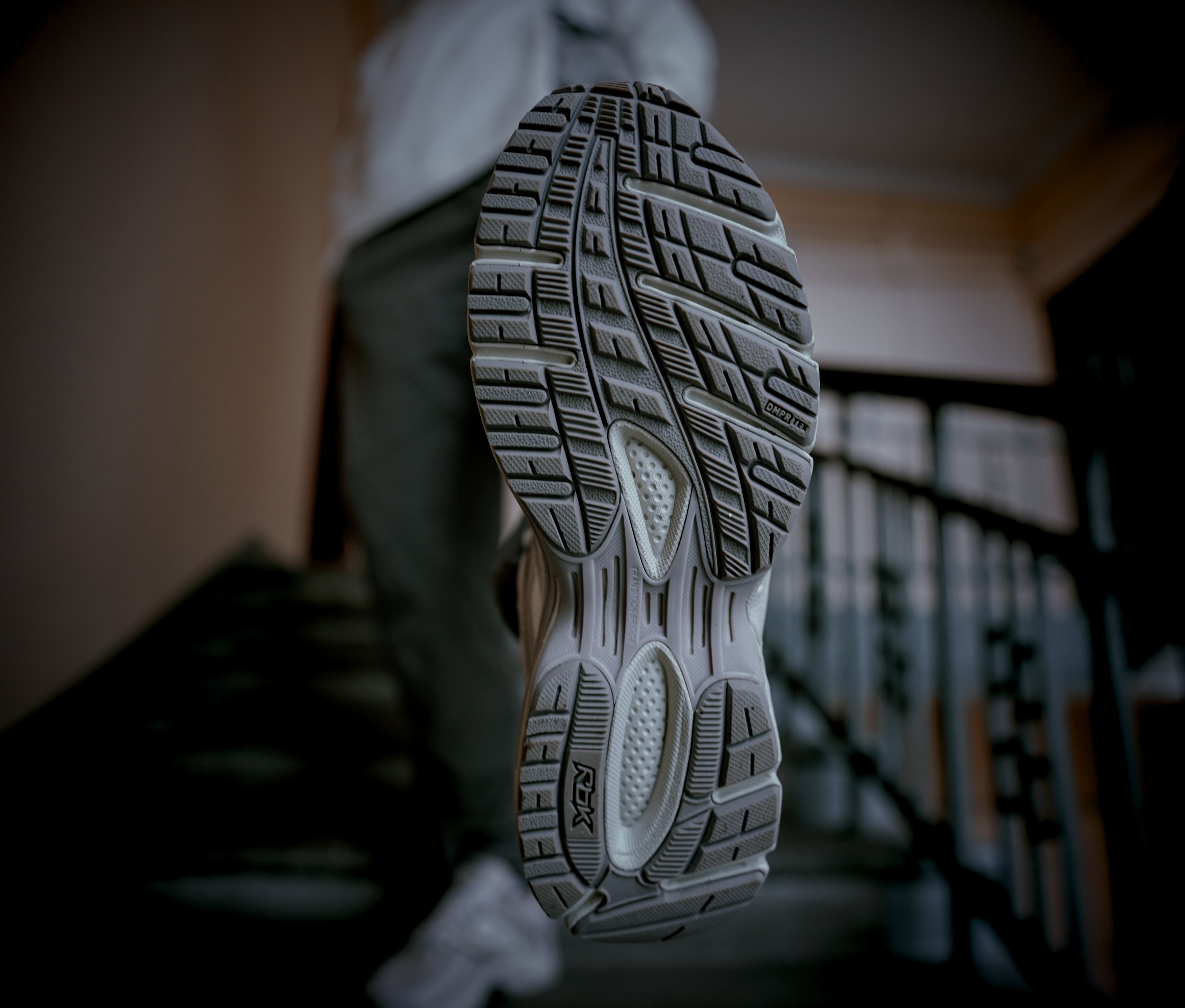Изучил архитектуру силуэта Reebok Premier Trinity. Дизайн бьёт в нужные точки, поэтому модель отправляется в мою коллекцию.
Силуэт Reebok Premier Trinity - архитектурная реинтерпретация бегового наследия Premier Running Series образца 2006 года. К архитектурному дизайну добавлен инженерный подход, направленный на достижение баланса между сложной структурной эстетикой и утилитарной функцией. Изучил архитектуру силуэта Reebok Premier Trinity. Дизайн бьёт в нужные точки, поэтому модель отправляется в мою коллекцию.
Силуэт Reebok Premier Trinity - архитектурная реинтерпретация бегового наследия Premier Running Series образца 2006 года. К архитектурному дизайну добавлен инженерный подход, направленный на достижение баланса между сложной структурной эстетикой и утилитарной функцией.