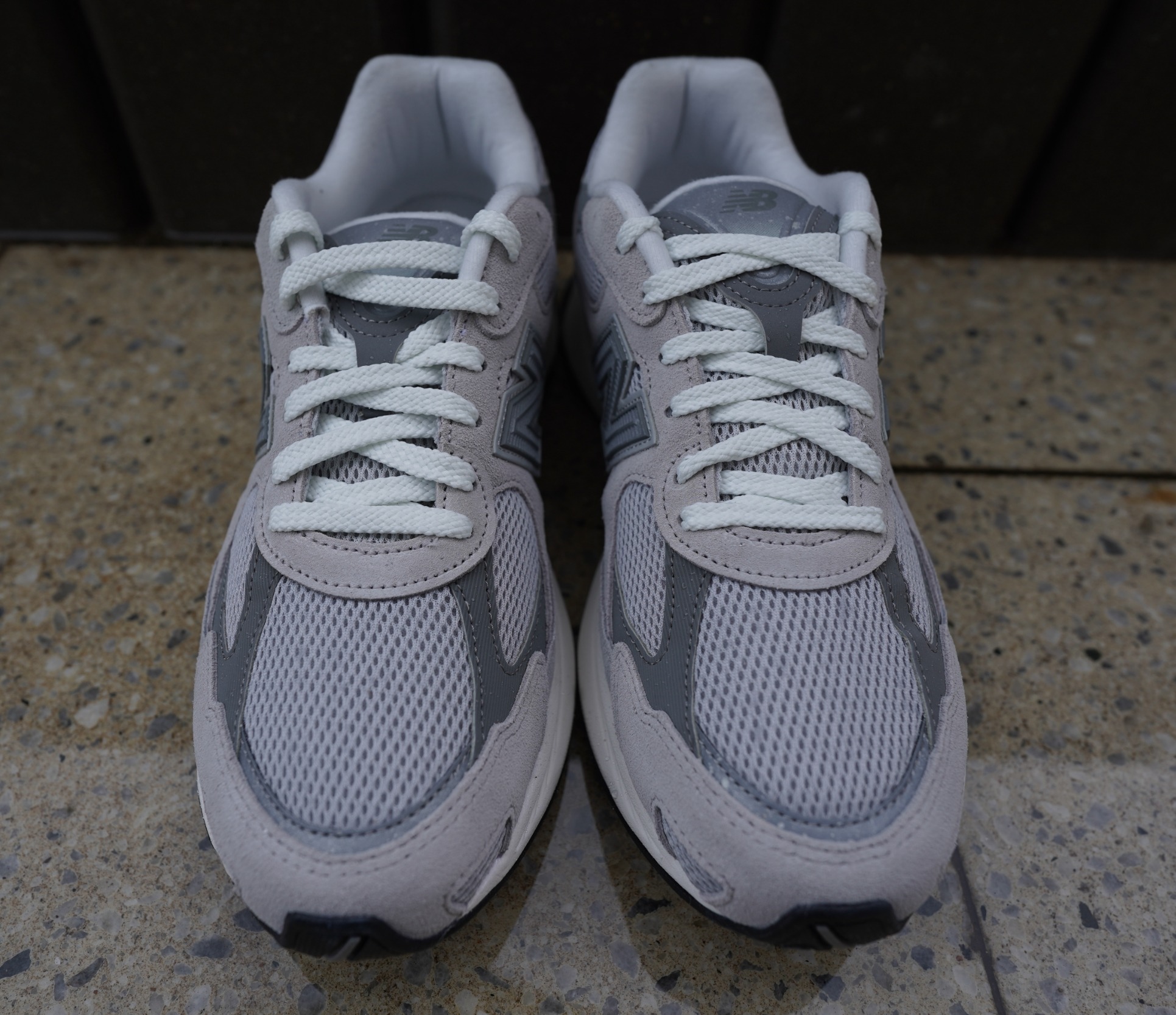 Силуэт New Balance 2010 мне однозначно зашел. Максимально уверенная посадка, утилитарная ретро-эстетика и ничего лишнего — только чистые линии и правильная форма. Как всегда, идеальный баланс. Силуэт New Balance 2010 мне однозначно зашел. Максимально уверенная посадка, утилитарная ретро-эстетика и ничего лишнего — только чистые линии и правильная форма. Как всегда, идеальный баланс.