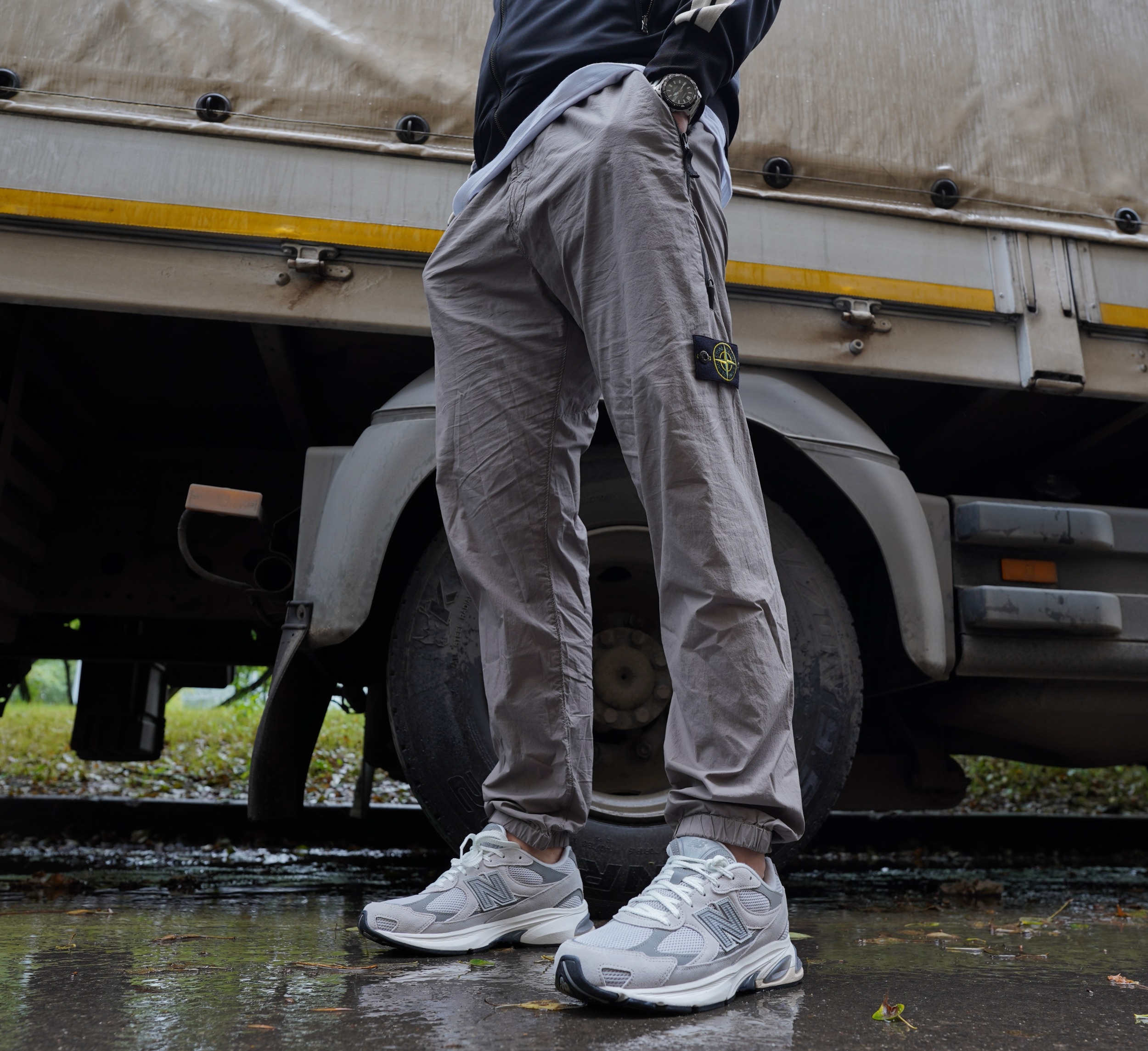 Силуэт New Balance 2010 мне однозначно зашел. Максимально уверенная посадка, утилитарная ретро-эстетика и ничего лишнего — только чистые линии и правильная форма. Как всегда, идеальный баланс. Силуэт New Balance 2010 мне однозначно зашел. Максимально уверенная посадка, утилитарная ретро-эстетика и ничего лишнего — только чистые линии и правильная форма. Как всегда, идеальный баланс.