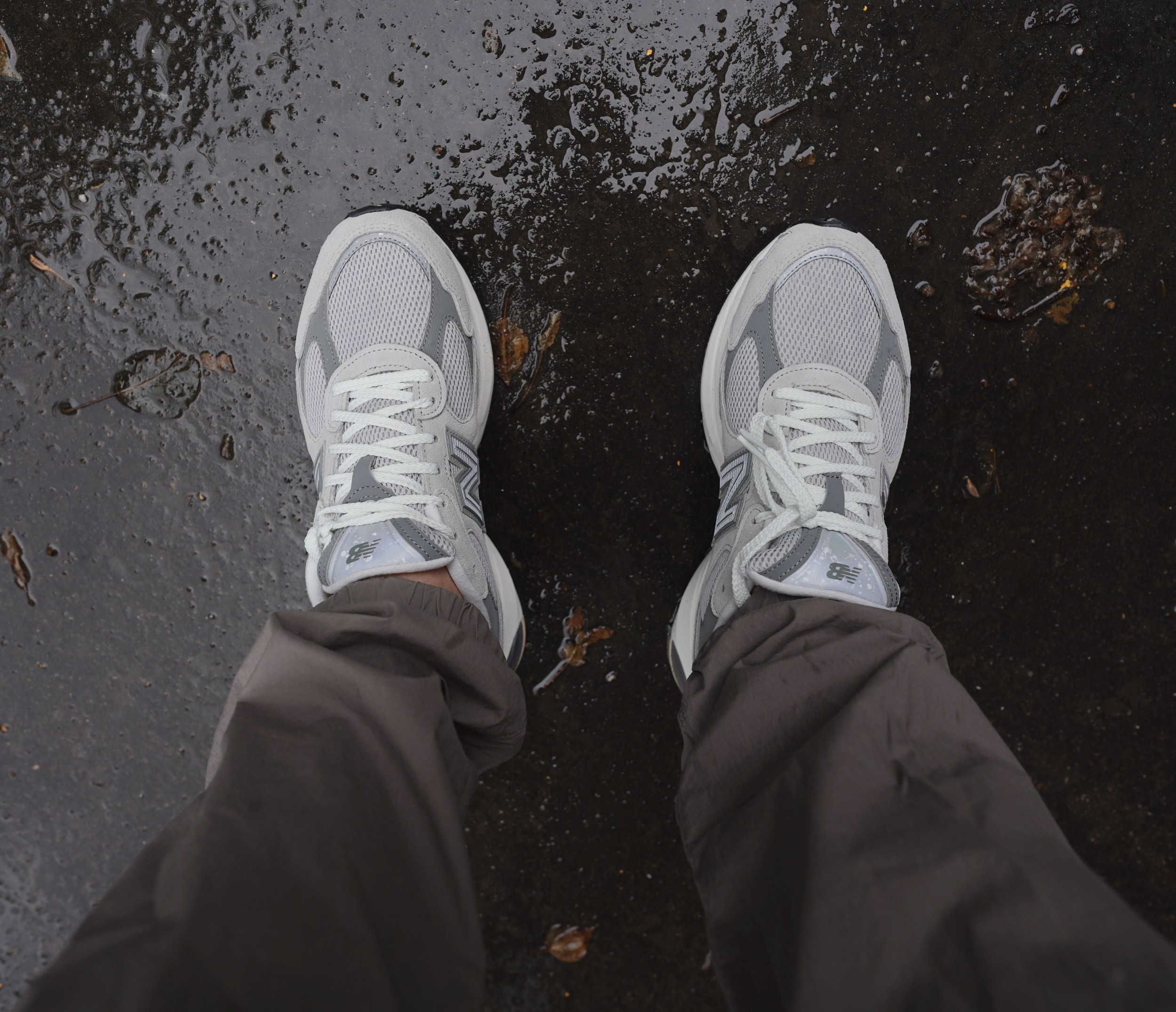 Силуэт New Balance 2010 мне однозначно зашел. Максимально уверенная посадка, утилитарная ретро-эстетика и ничего лишнего — только чистые линии и правильная форма. Как всегда, идеальный баланс. Силуэт New Balance 2010 мне однозначно зашел. Максимально уверенная посадка, утилитарная ретро-эстетика и ничего лишнего — только чистые линии и правильная форма. Как всегда, идеальный баланс.