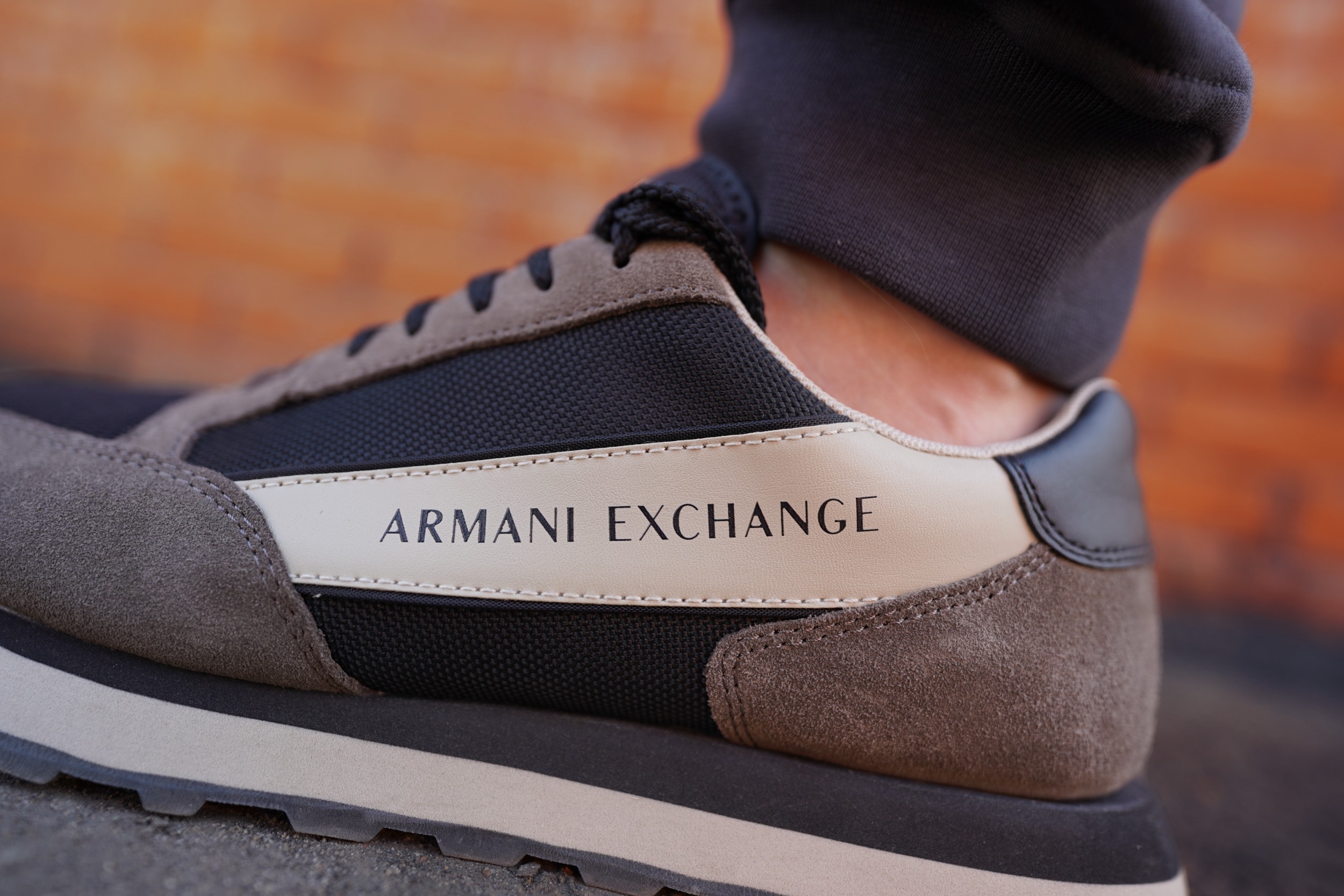 У многих кроссовки Armani Exchange вызывают лишь снисходительную усмешку: мол, армянский эксклюзив, орлы - полный абрикос. Но я готов с этим поспорить! У любого бренда бывают как откровенные провалы, так и стоящие модели, и эта пара как раз тот самый счастливый случай. У многих кроссовки Armani Exchange вызывают лишь снисходительную усмешку: мол, армянский эксклюзив, орлы - полный абрикос. Но я готов с этим поспорить! У любого бренда бывают как откровенные провалы, так и стоящие модели, и эта пара как раз тот самый счастливый случай.