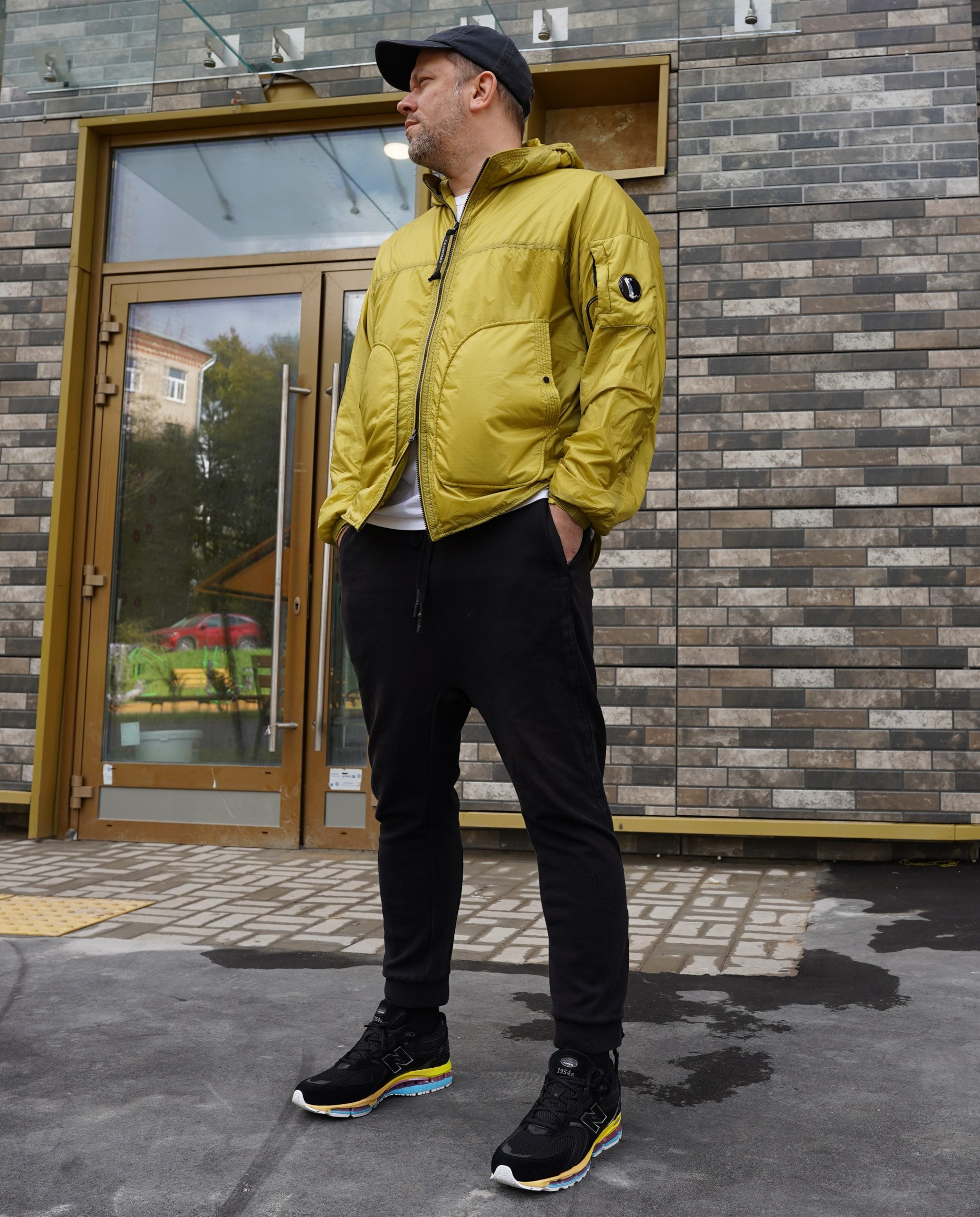 New Balance 1954r – это релиз 2026 года, вдохновленный эстетикой двухтысячных, и вобравший в себя детали успешных моделей бренда под номером 1906 и 2002. В отличие от других моделей бренда у New Balance 1954 нет архивных предшественников New Balance 1954r – это релиз 2026 года, вдохновленный эстетикой двухтысячных, и вобравший в себя детали успешных моделей бренда под номером 1906 и 2002. В отличие от других моделей бренда у New Balance 1954 нет архивных предшественников