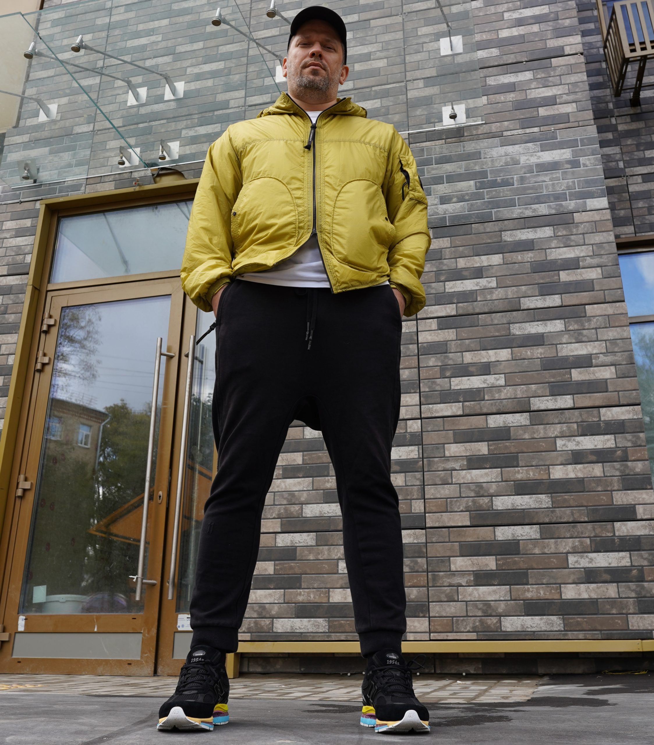 New Balance 1954r – это релиз 2026 года, вдохновленный эстетикой двухтысячных, и вобравший в себя детали успешных моделей бренда под номером 1906 и 2002. В отличие от других моделей бренда у New Balance 1954 нет архивных предшественников New Balance 1954r – это релиз 2026 года, вдохновленный эстетикой двухтысячных, и вобравший в себя детали успешных моделей бренда под номером 1906 и 2002. В отличие от других моделей бренда у New Balance 1954 нет архивных предшественников