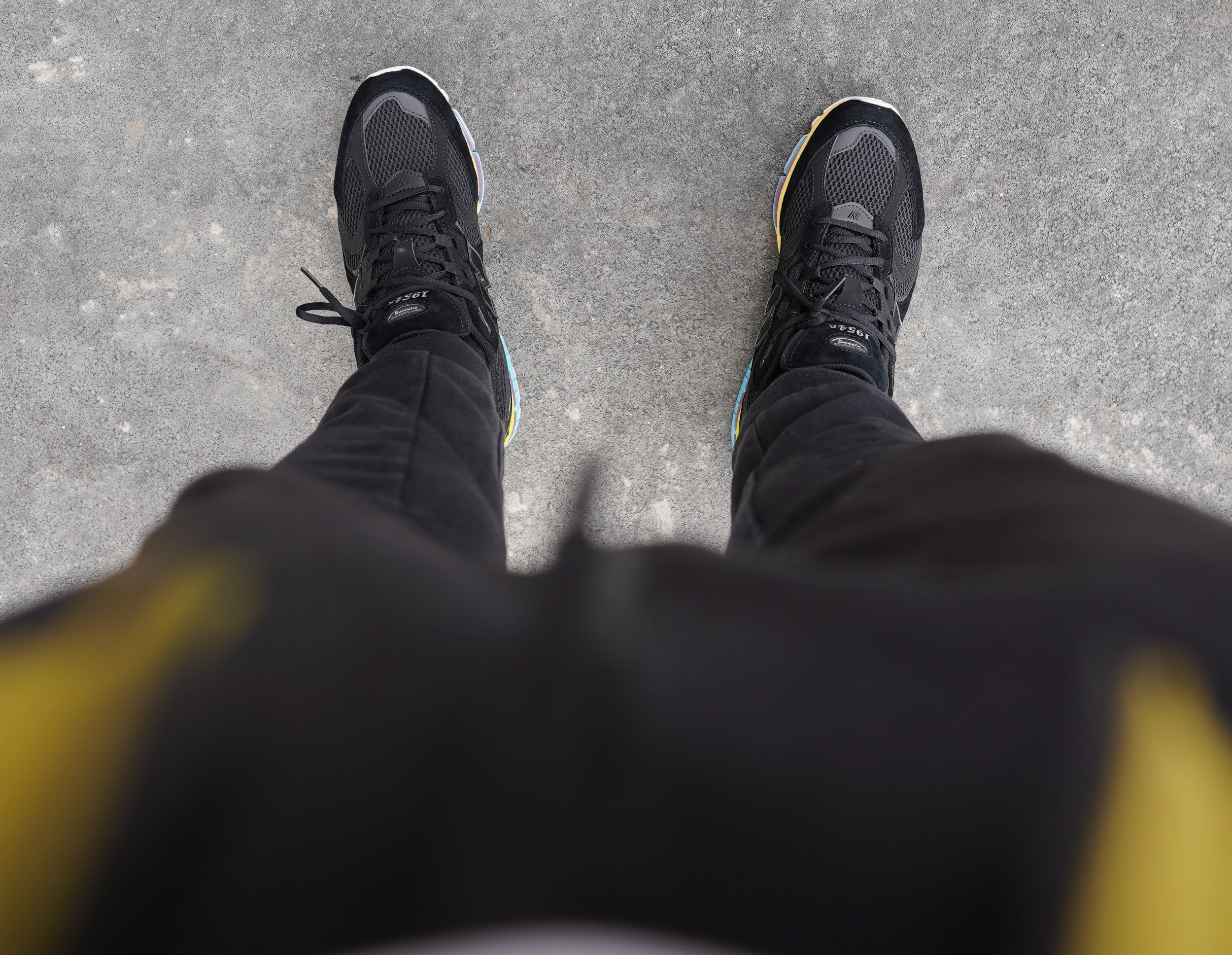 New Balance 1954r – это релиз 2026 года, вдохновленный эстетикой двухтысячных, и вобравший в себя детали успешных моделей бренда под номером 1906 и 2002. В отличие от других моделей бренда у New Balance 1954 нет архивных предшественников New Balance 1954r – это релиз 2026 года, вдохновленный эстетикой двухтысячных, и вобравший в себя детали успешных моделей бренда под номером 1906 и 2002. В отличие от других моделей бренда у New Balance 1954 нет архивных предшественников