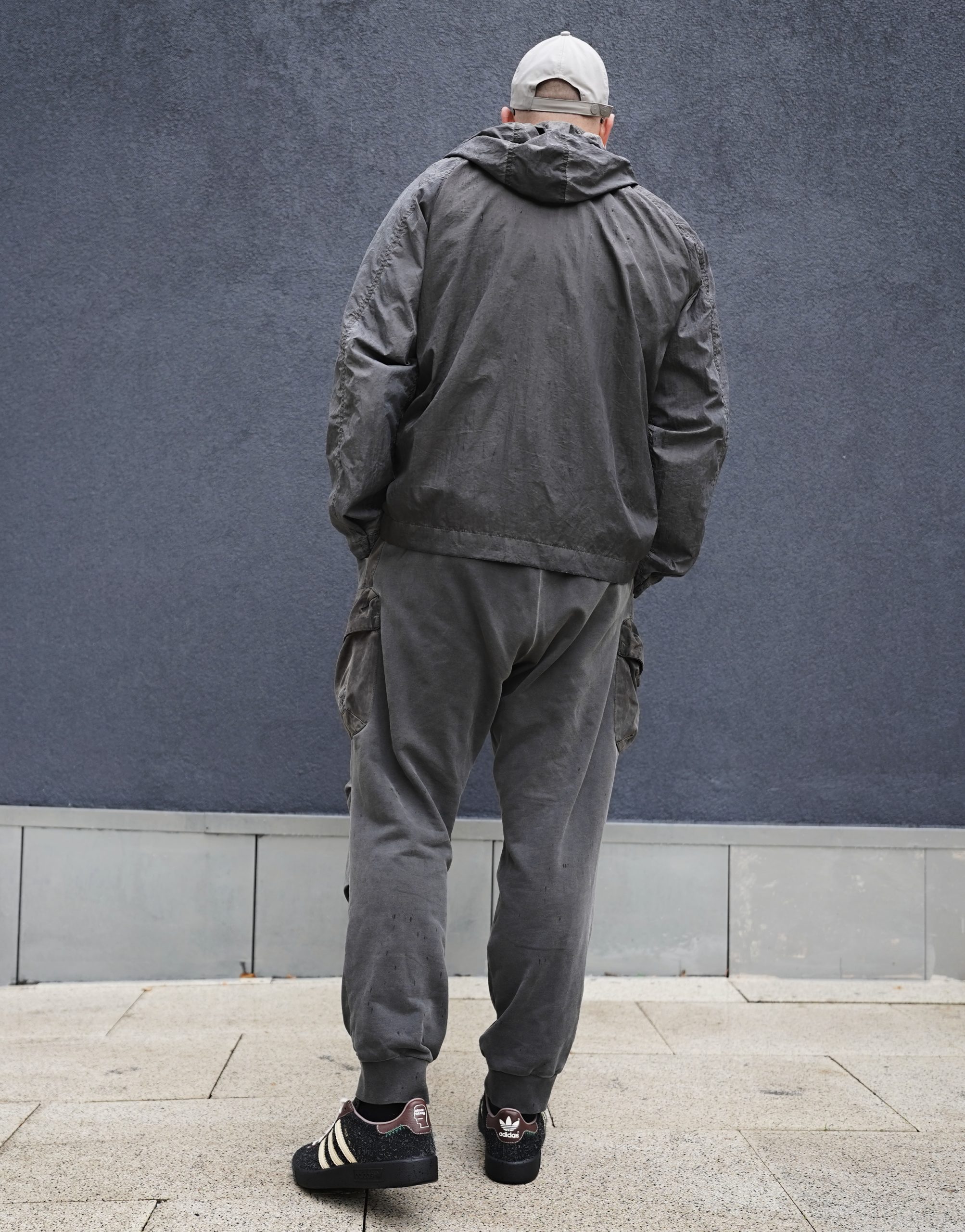 Эксклюзивная коллаборация с лос-анджелесским креативным коллективом Brain Dead дарит новую жизнь теннисной классике 1976 года, превращая ее в эталон повседневного гедонизма. Эксклюзивная коллаборация с лос-анджелесским креативным коллективом Brain Dead дарит новую жизнь теннисной классике 1976 года, превращая ее в эталон повседневного гедонизма.